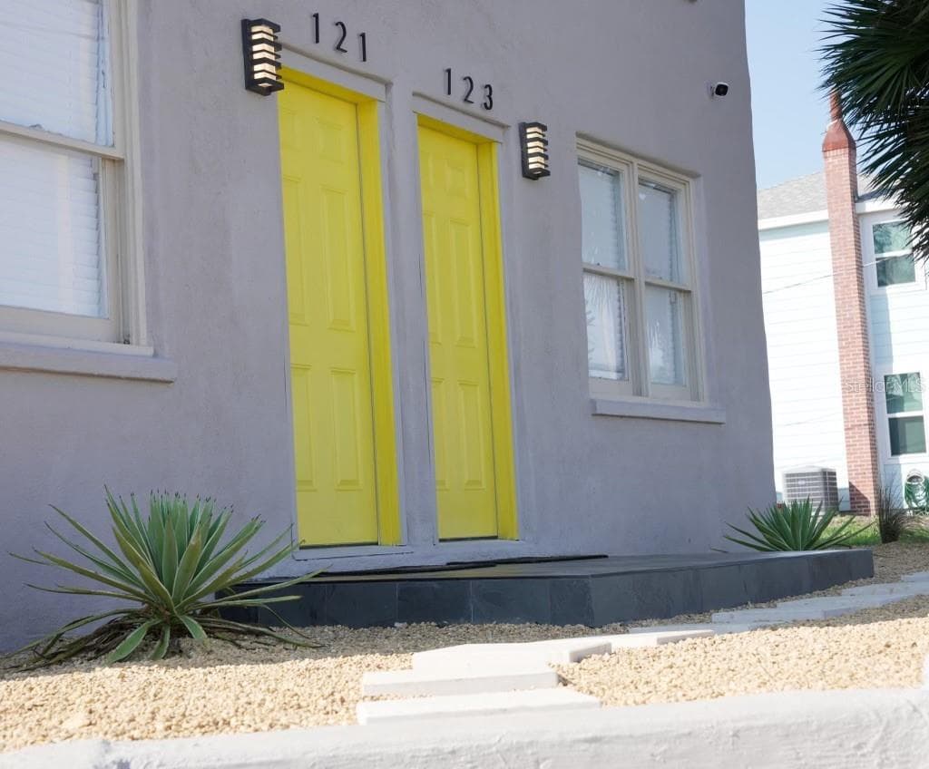 Half Duplex at 121-123 N HOLLYWOOD AVE, DAYTONA BEACH, photo 58 of 61