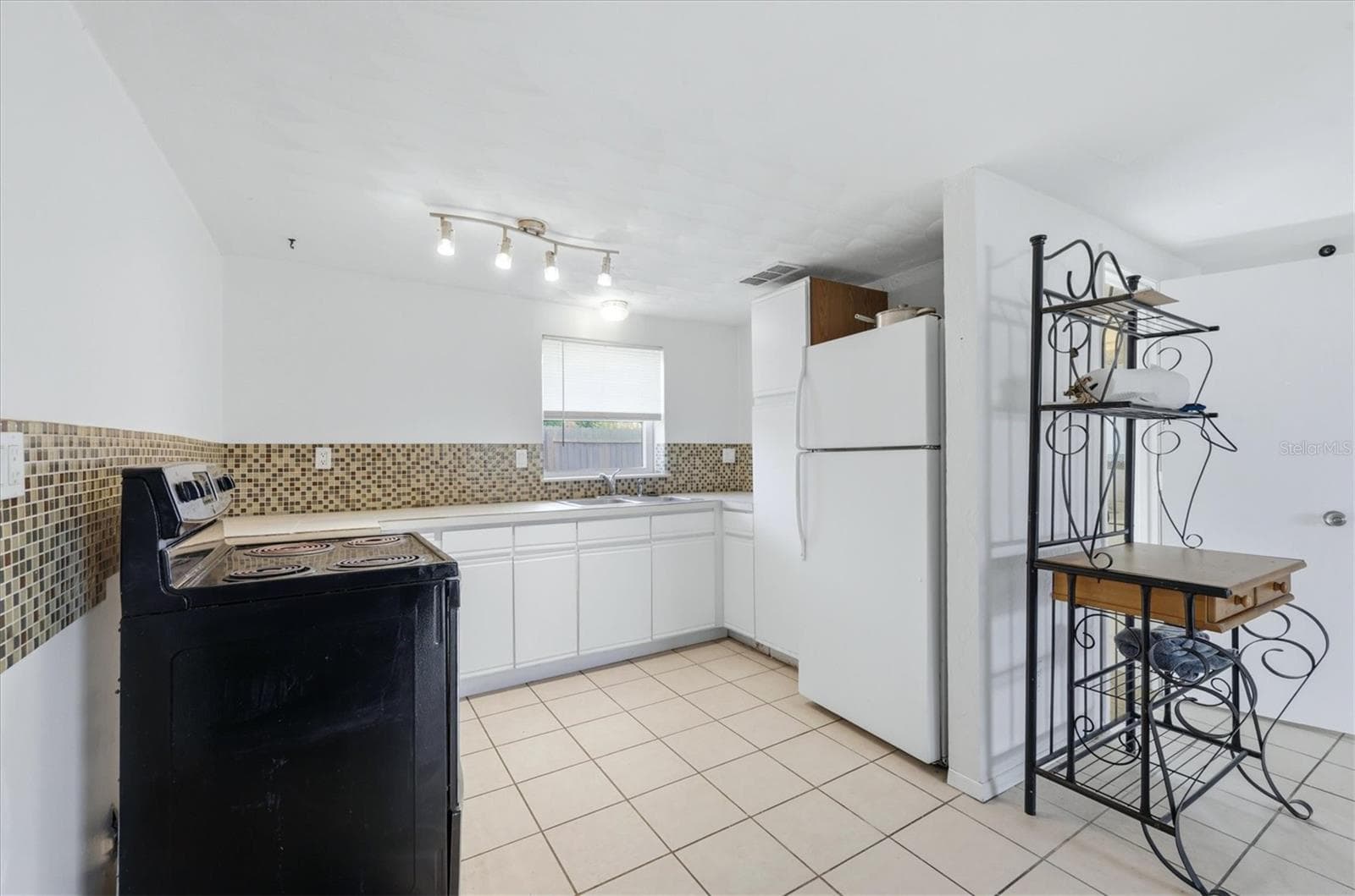 Single Family Residence at 1157 SOUTH LN, ENGLEWOOD, photo 28 of 48