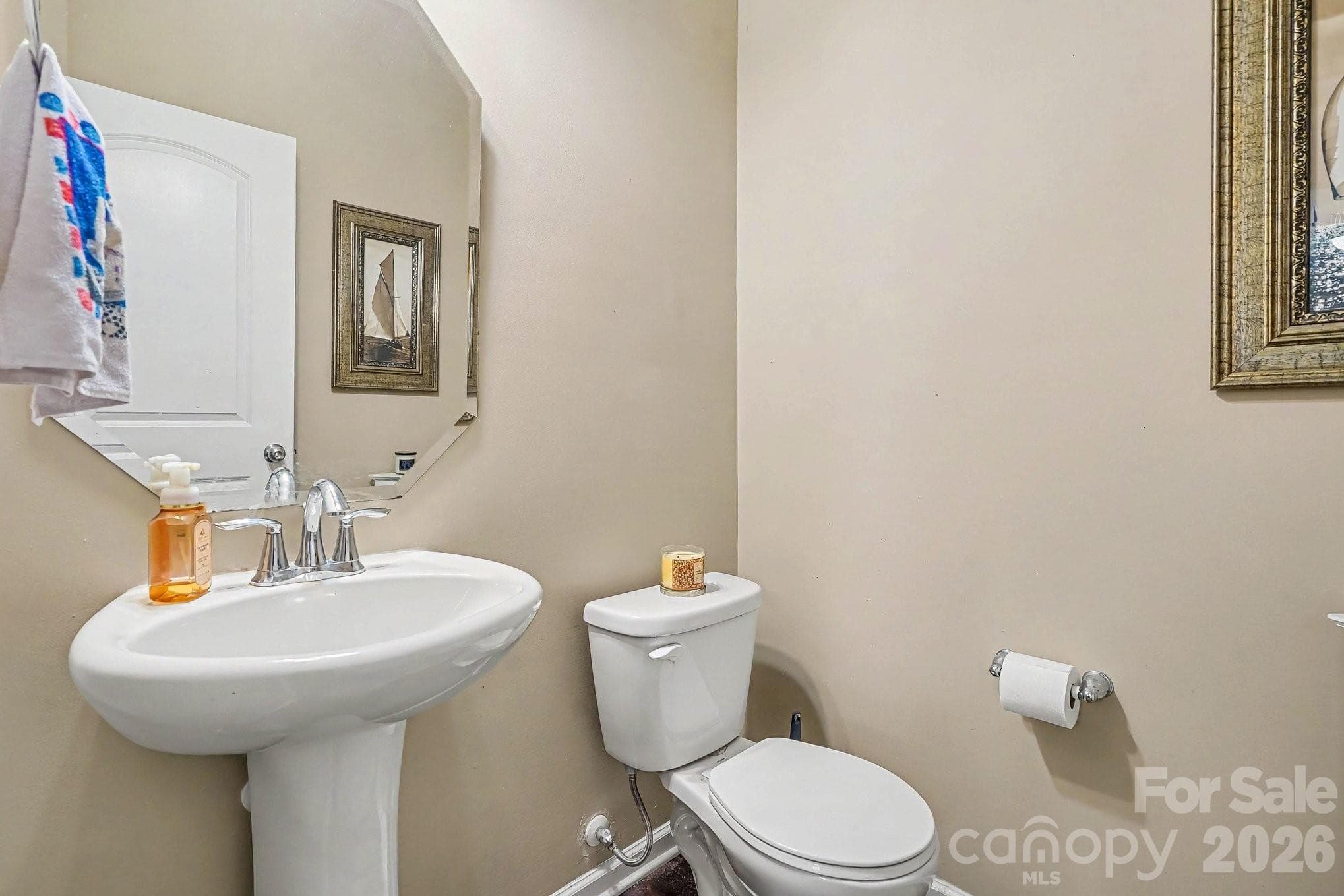 Single Family Residence at 7420 Edgefield Court, Matthews, photo 20 of 37