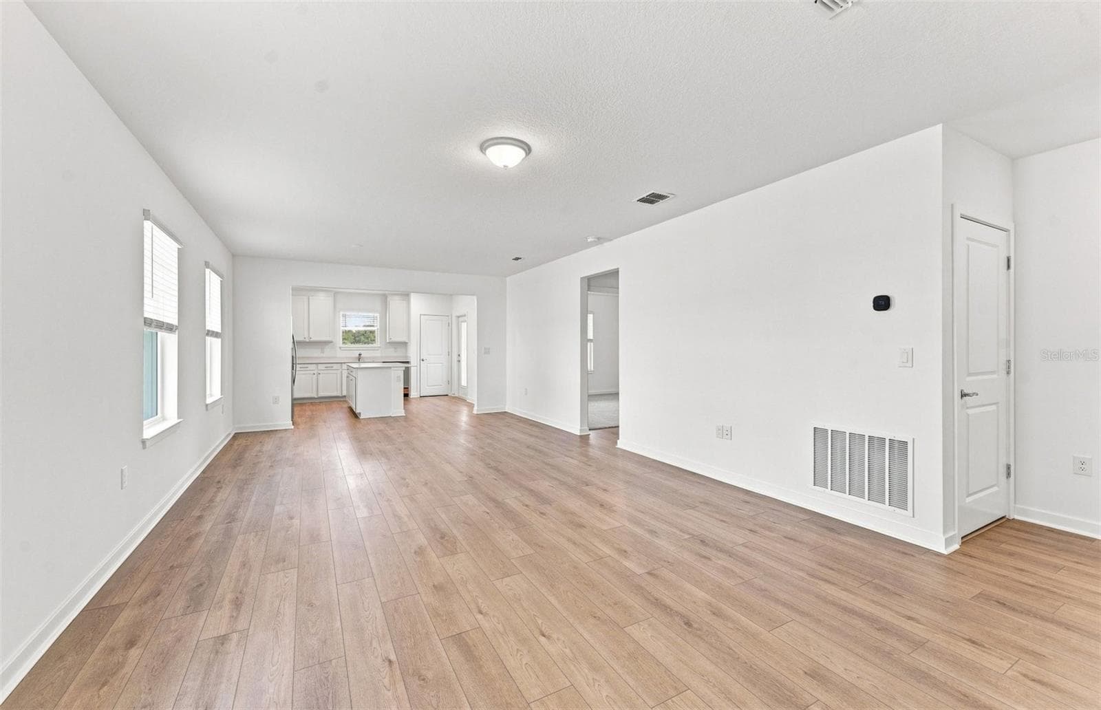 Spacious Gathering Room - 9181 NEWMONS PL, WILDWOOD