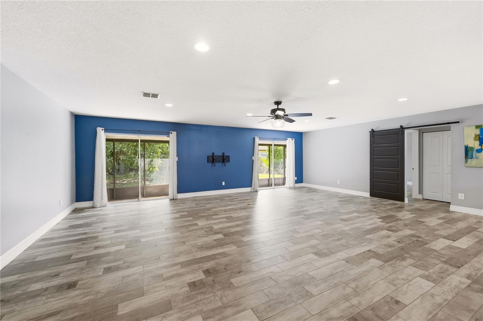 Expansive Living and Dining room Combo without furniture - 10702 WILLIAM TELL DR, ORLANDO