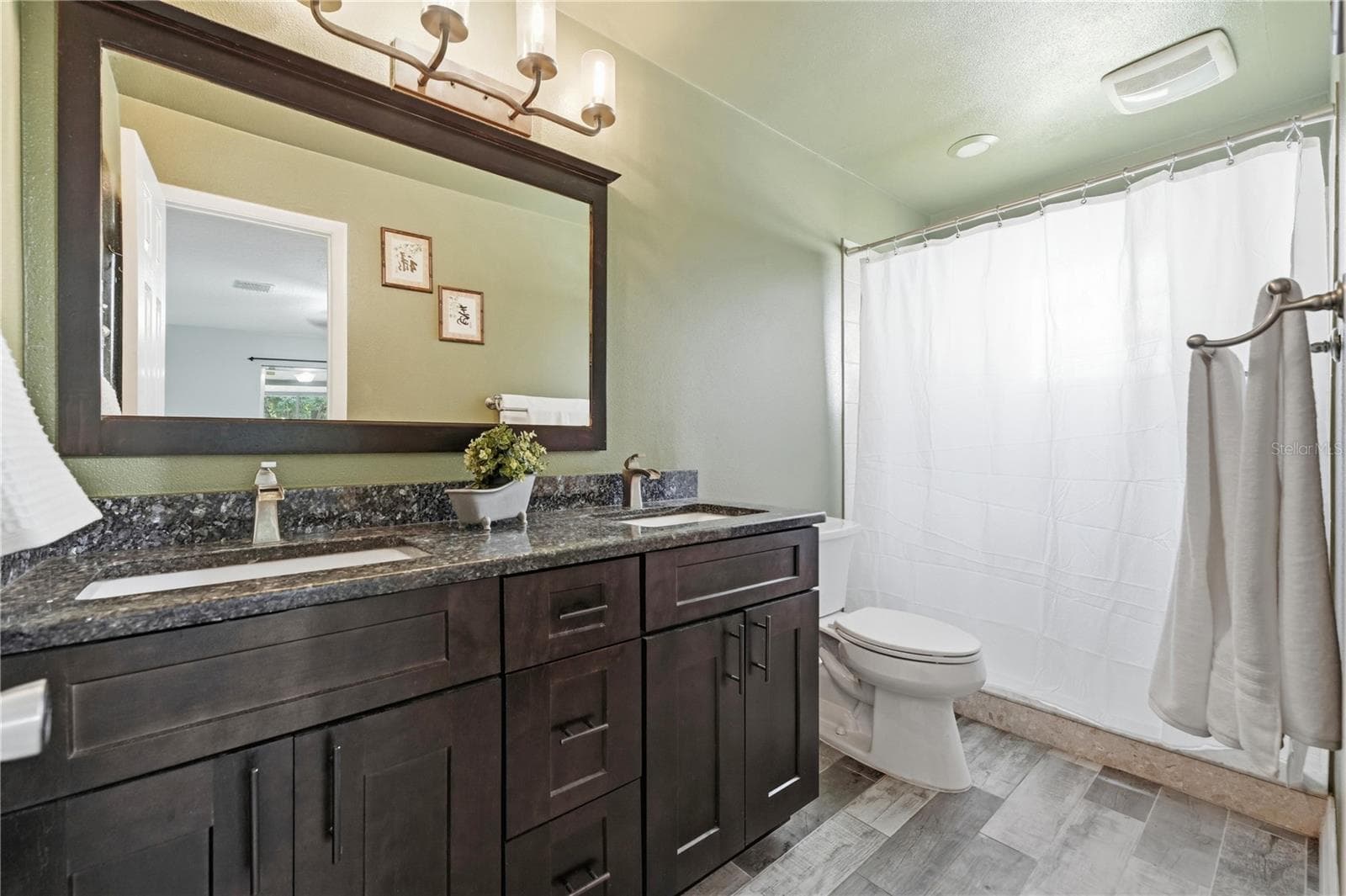 Primary Bathroom with step in shower - 10702 WILLIAM TELL DR, ORLANDO