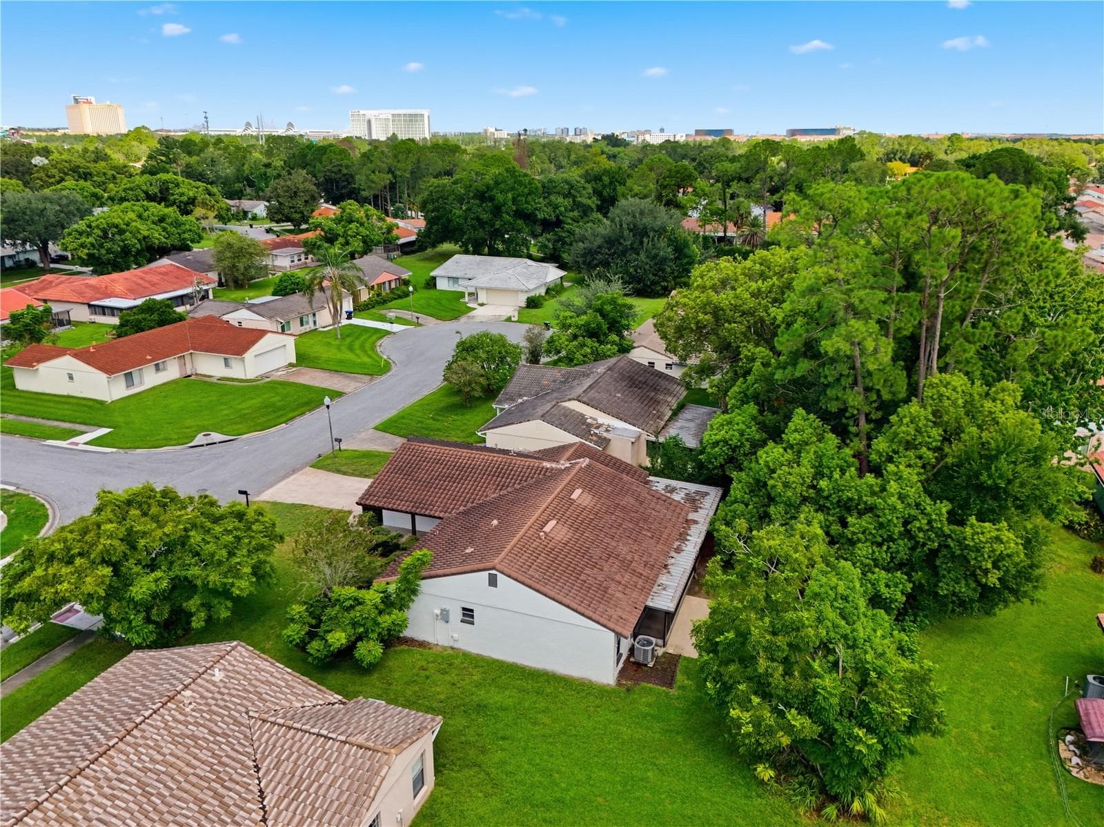 Single Family Residence at 10702 WILLIAM TELL DR, ORLANDO, photo 5 of 39