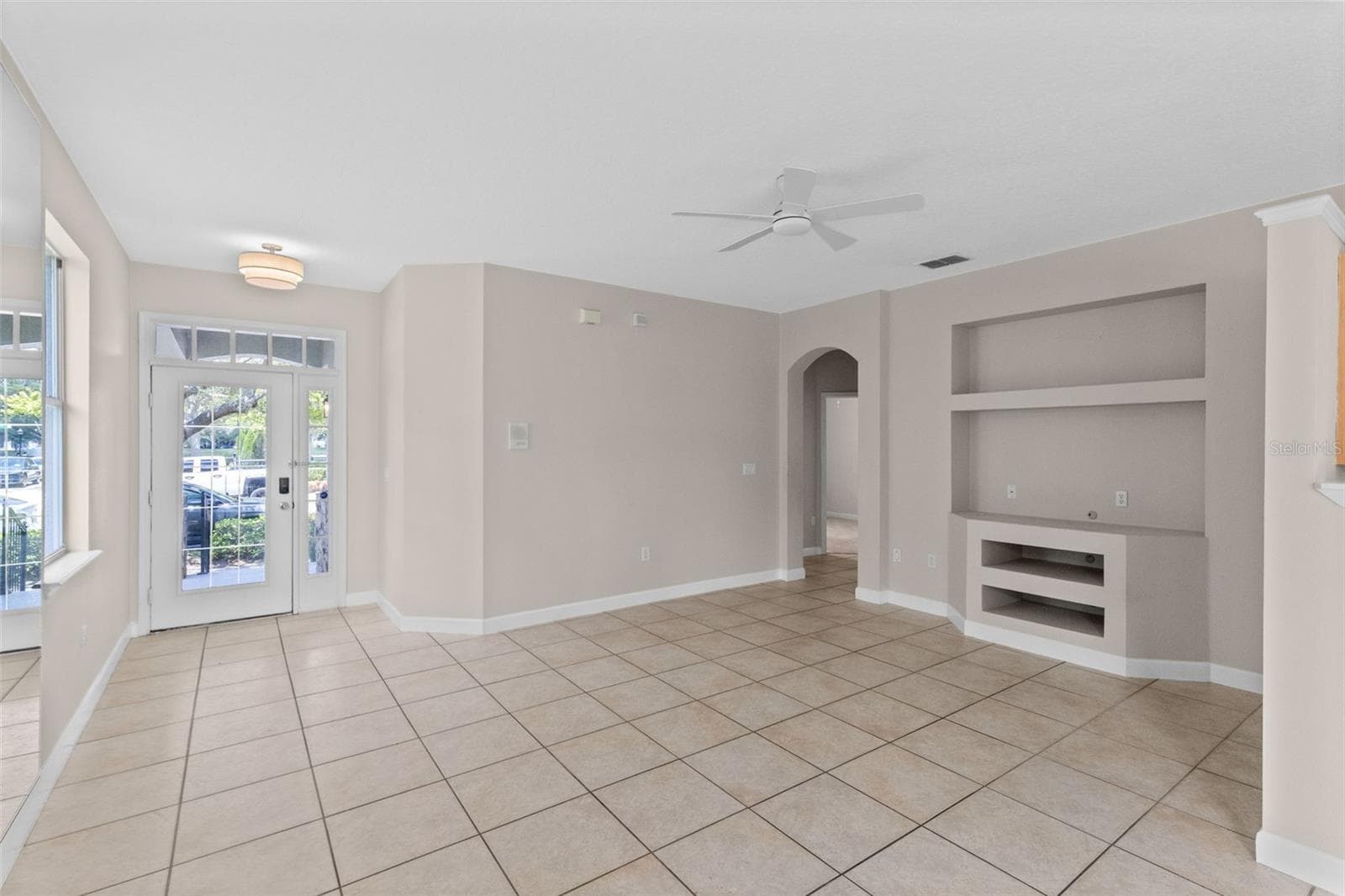 Family Room with view to front door - 3919 PEPPERVINE DR, ORLANDO