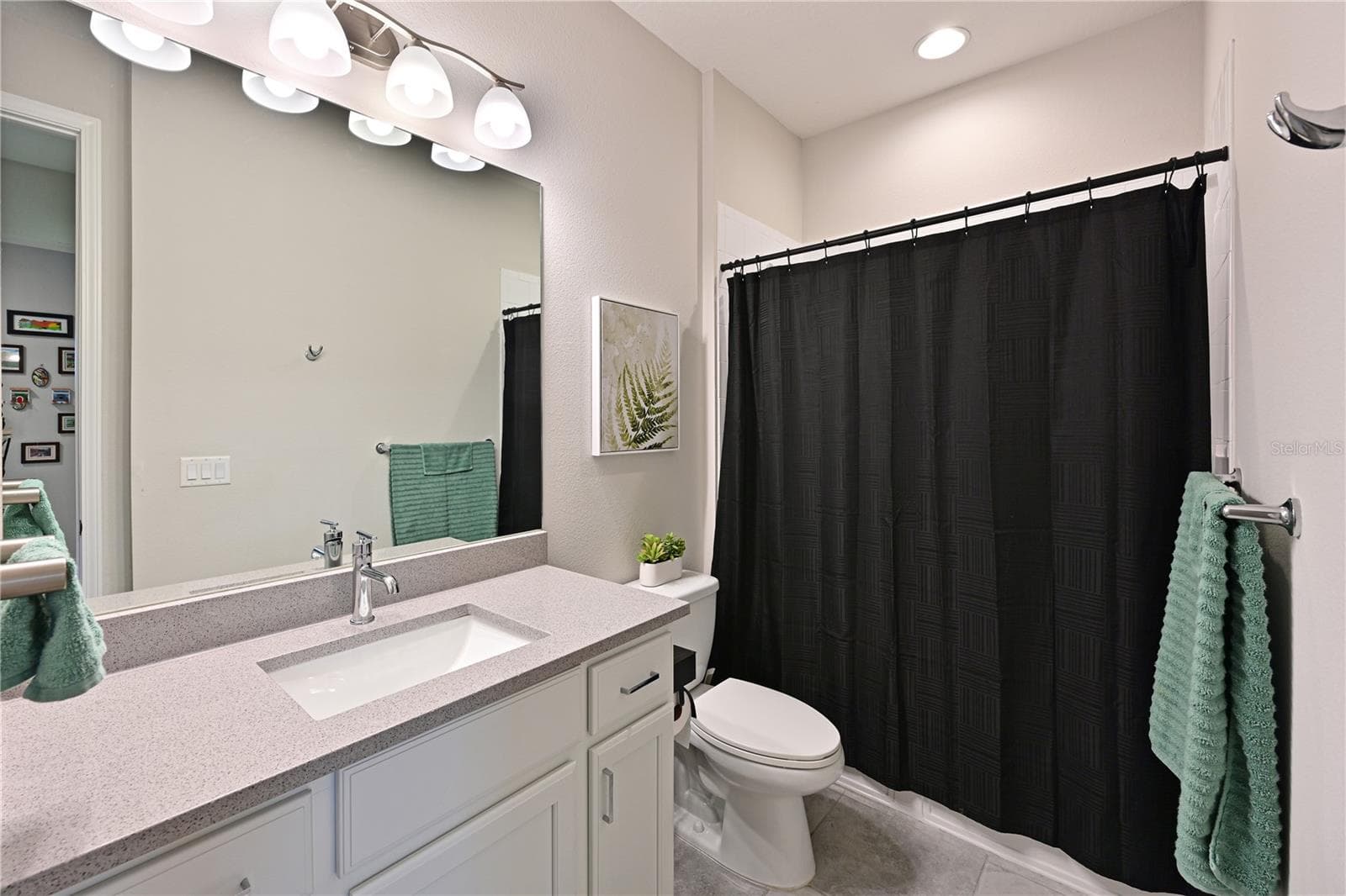 Guest Bath - 10715 KLEE AVE, BRADENTON