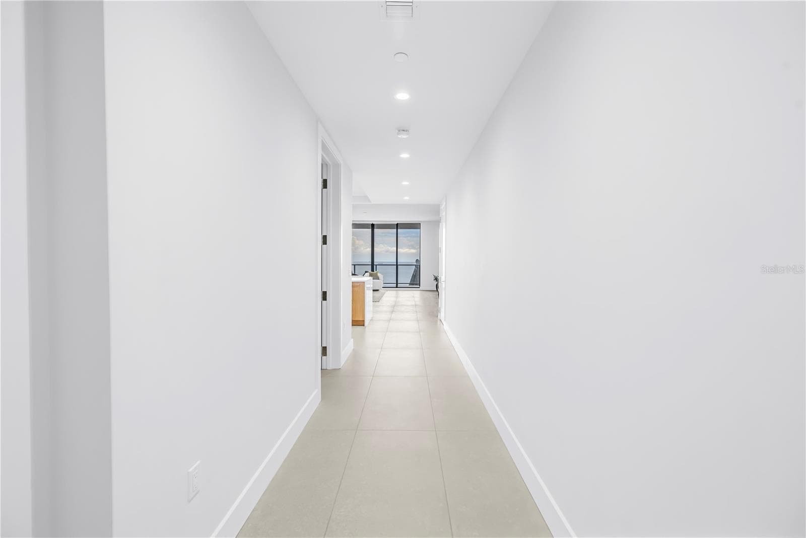 Entry Foyer - 275 1ST AVE S #3704, ST PETERSBURG