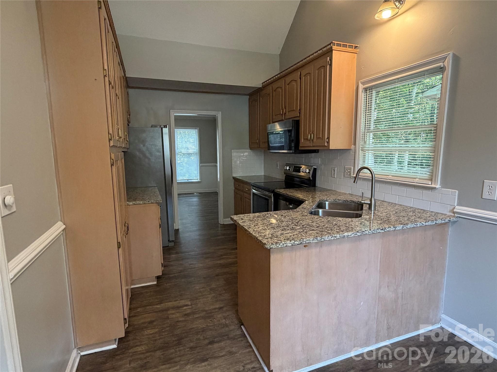 Single Family Residence at 1611 Plantation Trail, Gastonia, photo 3 of 32