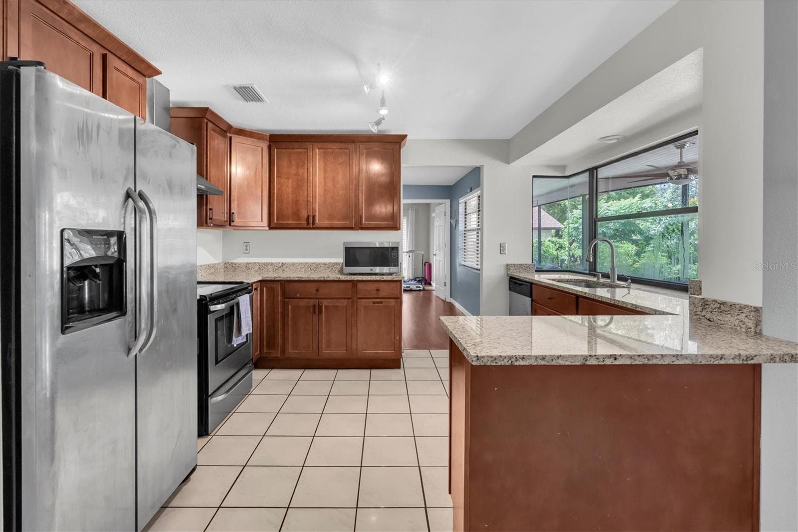 Single Family Residence at 914 HARBOR CIR, PALM HARBOR, photo 18 of 50