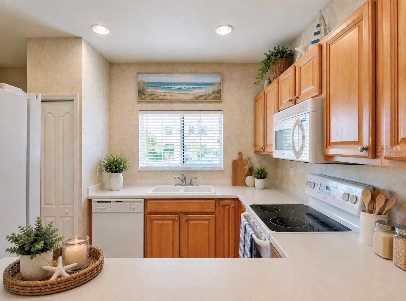 Virtually staged - 13050 TIGERS EYE DR, VENICE