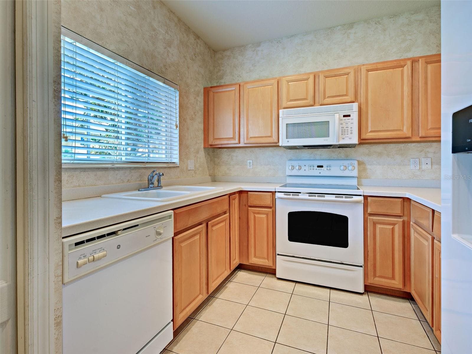 Townhouse at 13050 TIGERS EYE DR, VENICE, photo 5 of 48