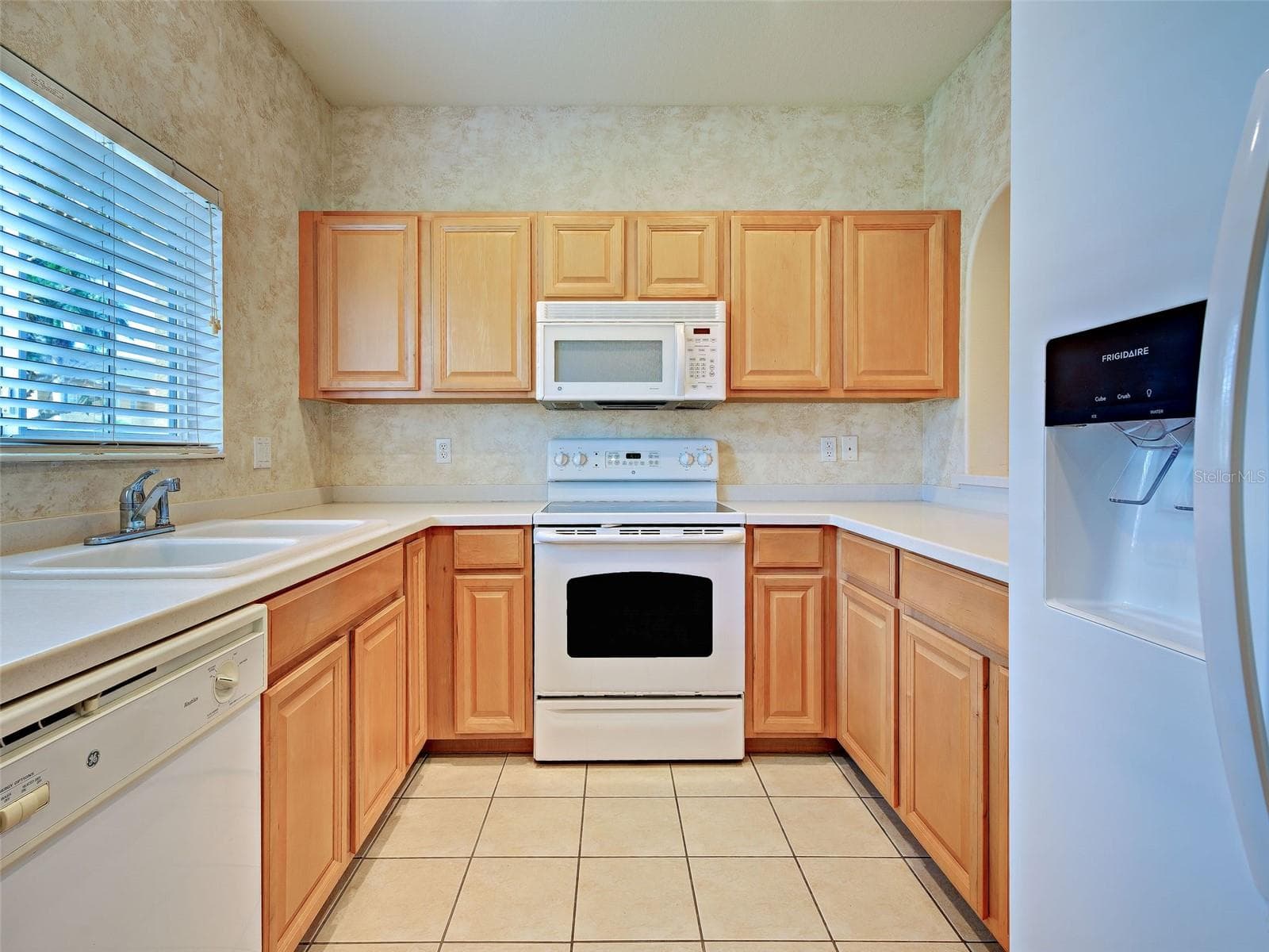 Townhouse at 13050 TIGERS EYE DR, VENICE, photo 6 of 48