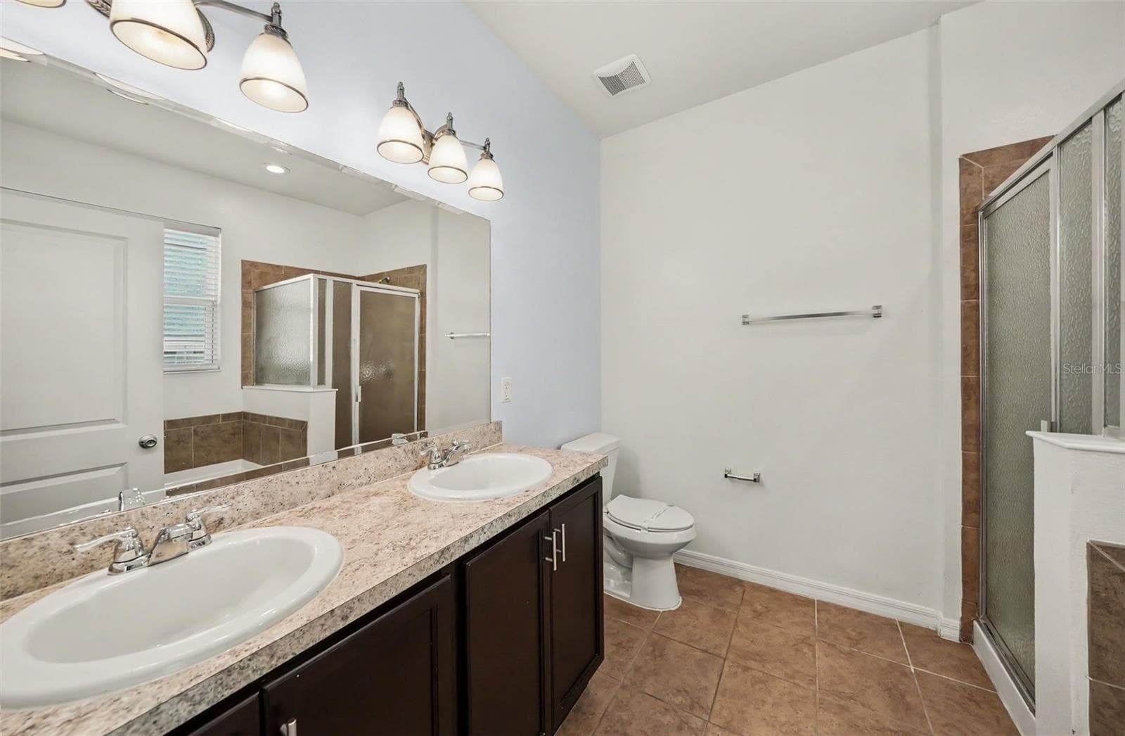 Single Family Residence at 1102 CANYON OAKS DR, BRANDON, photo 4 of 28