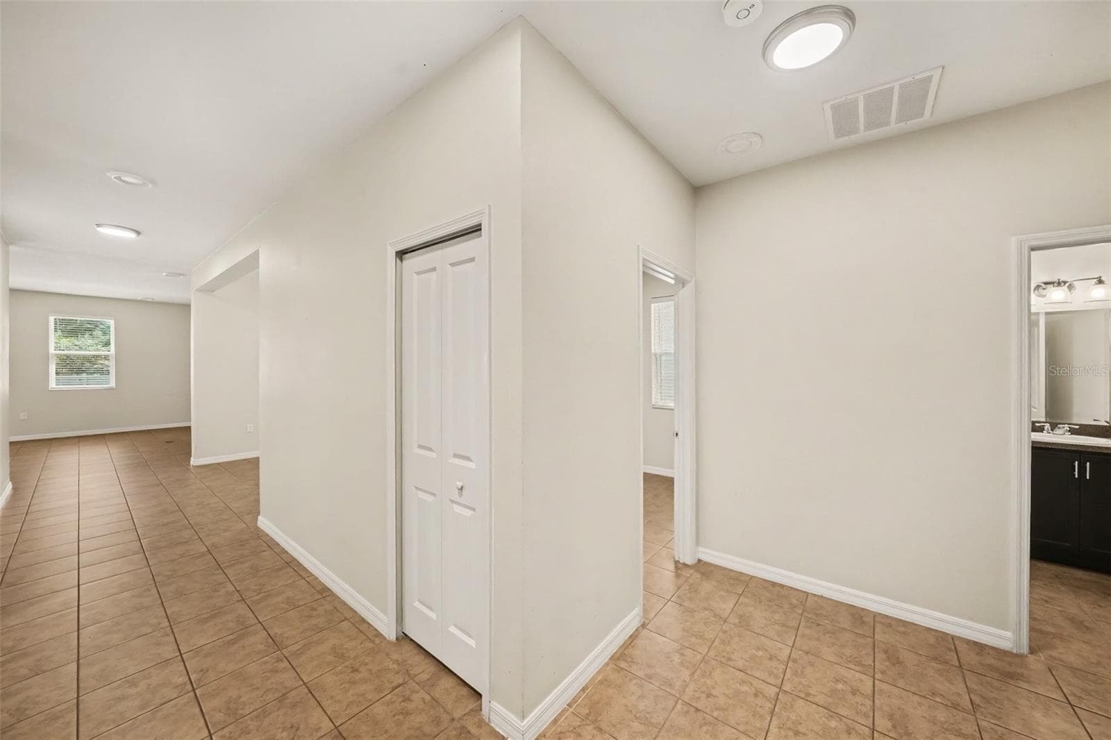 Single Family Residence at 1102 CANYON OAKS DR, BRANDON, photo 17 of 28