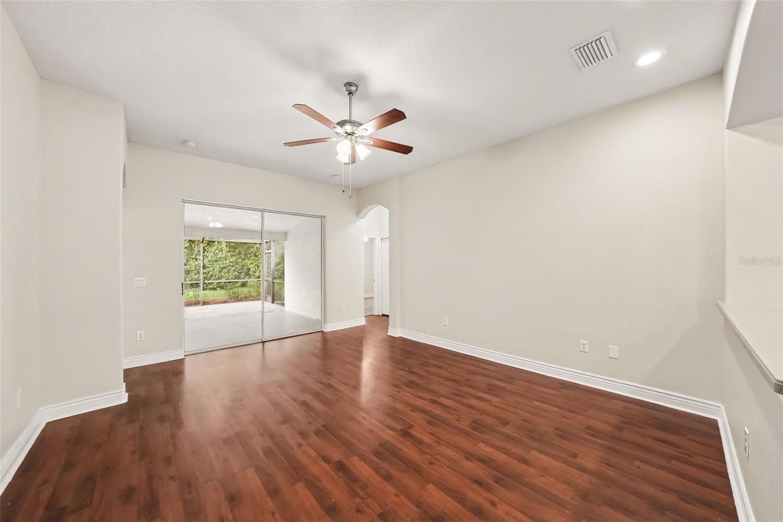 Single Family Residence at 16312 BRIDGECROSSING DR, LITHIA, photo 5 of 20