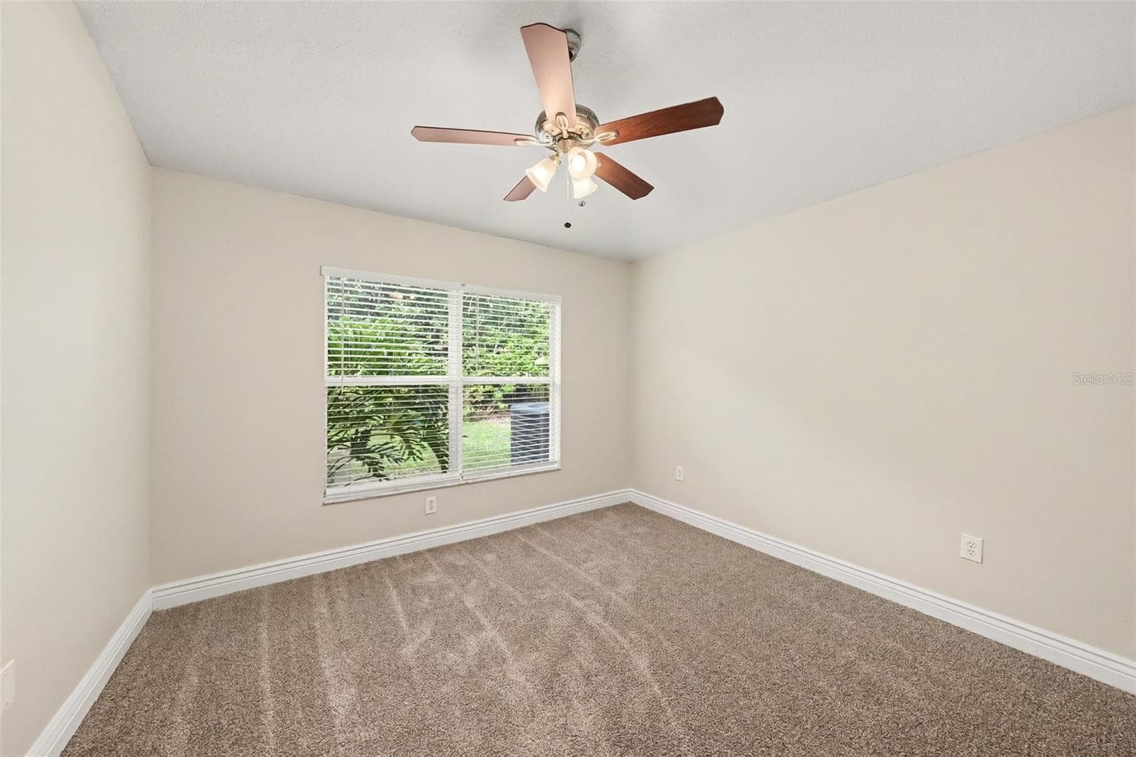 Single Family Residence at 16312 BRIDGECROSSING DR, LITHIA, photo 15 of 20