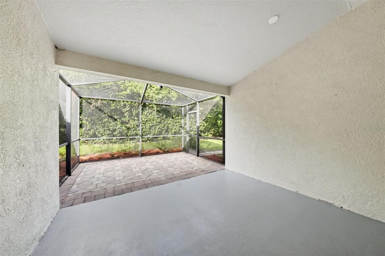 Single Family Residence at 16312 BRIDGECROSSING DR, LITHIA, photo 17 of 20
