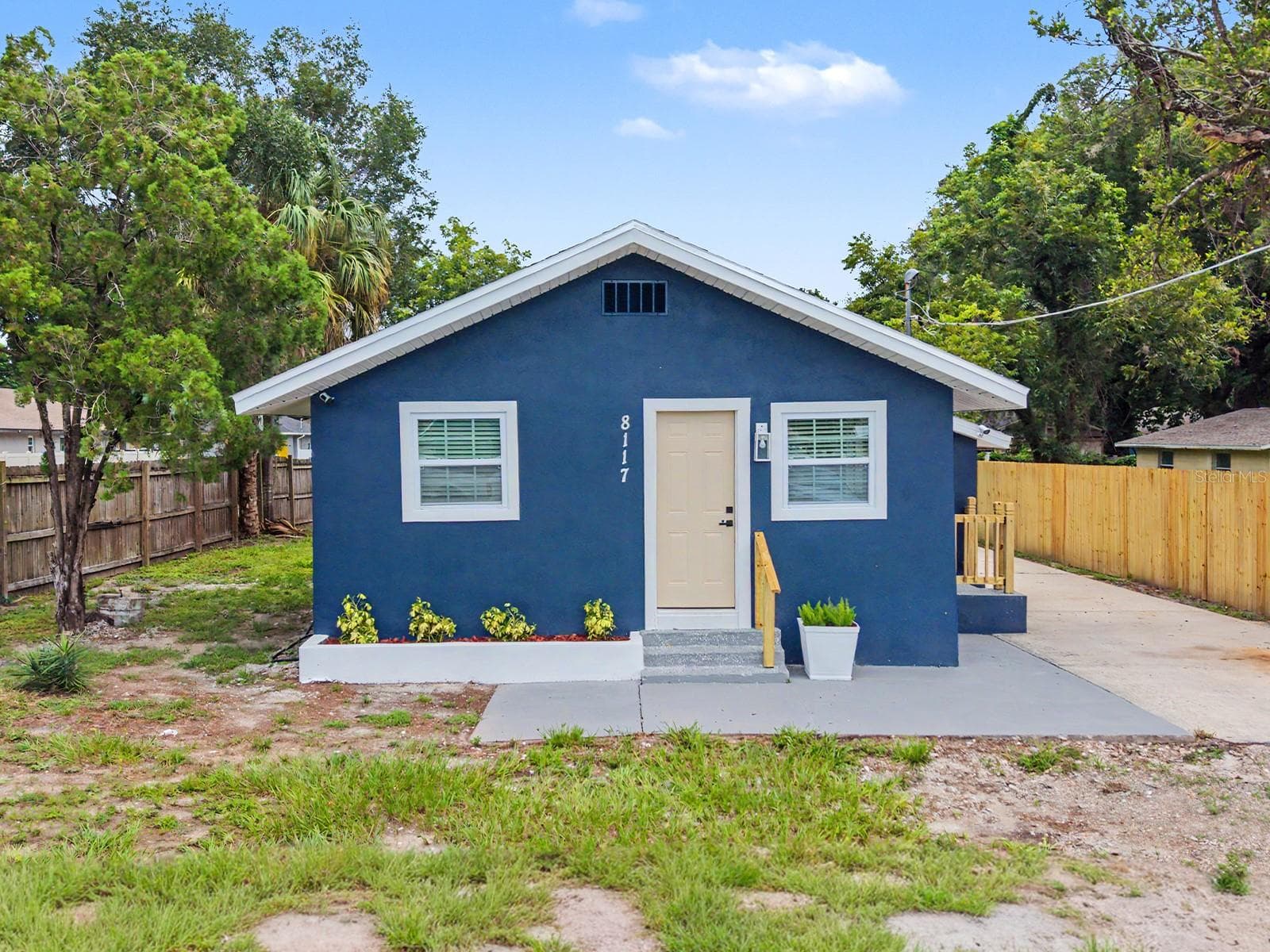 Single Family Residence at 8117 N KLONDYKE ST, TAMPA, photo 2 of 42