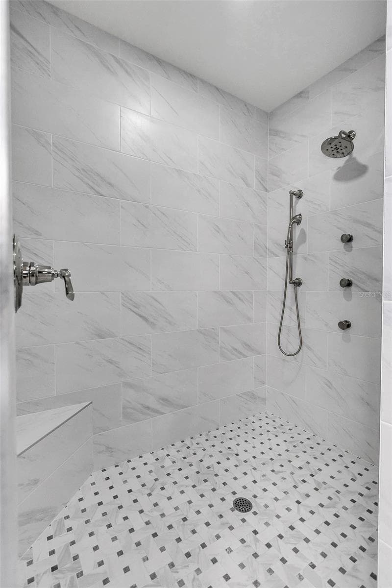Primary Shower - 8727 SE 72ND AVE, OCALA