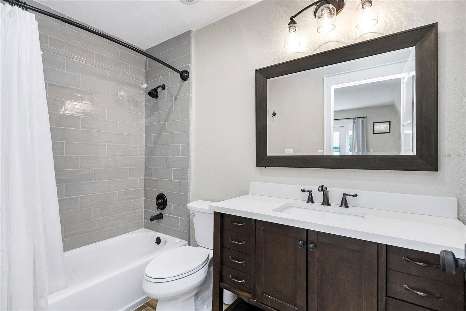 Guest bath 1 - 8727 SE 72ND AVE, OCALA