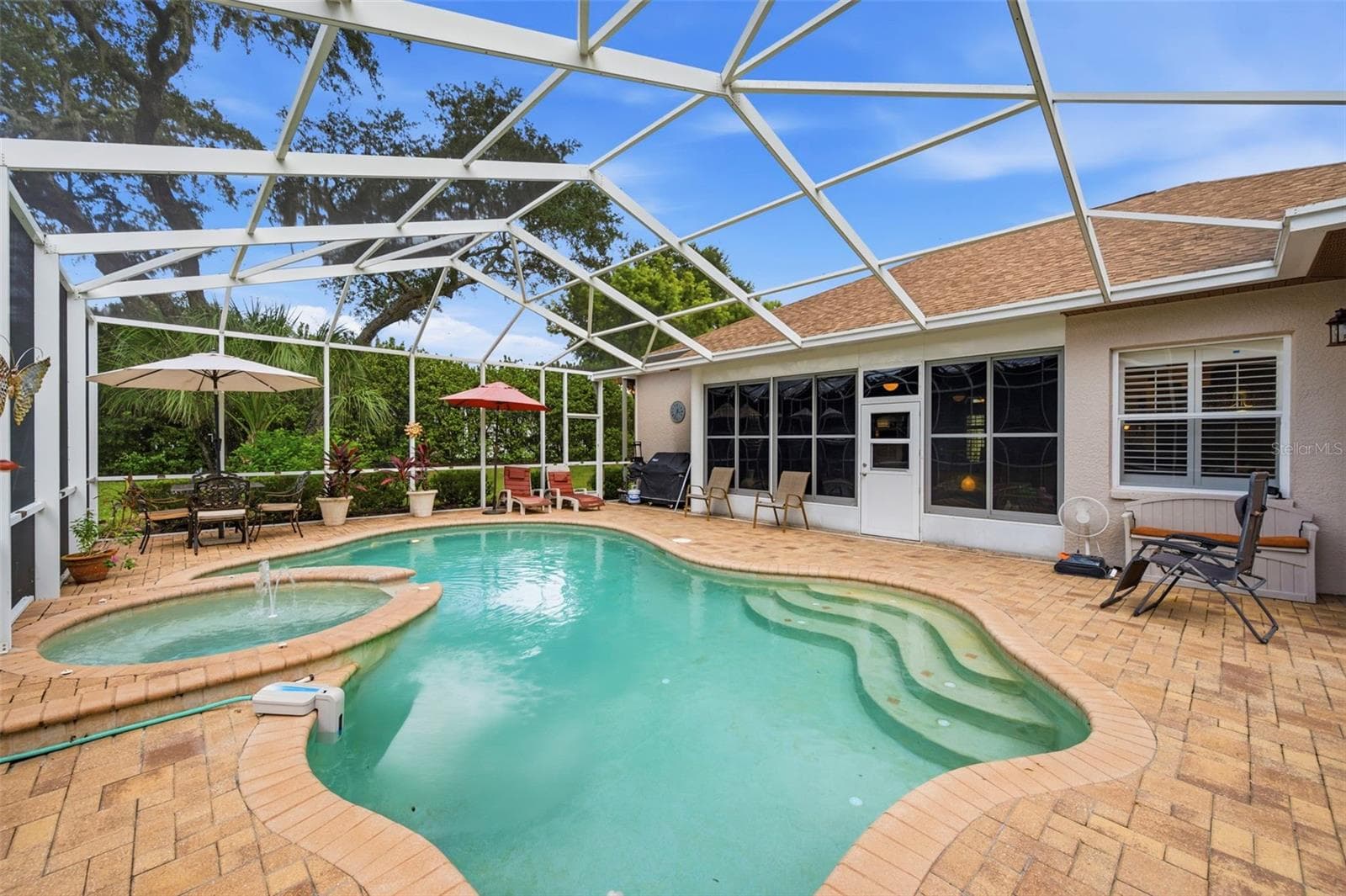 Single Family Residence at 10531 MIRACLE LN, NEW PORT RICHEY, photo 3 of 70