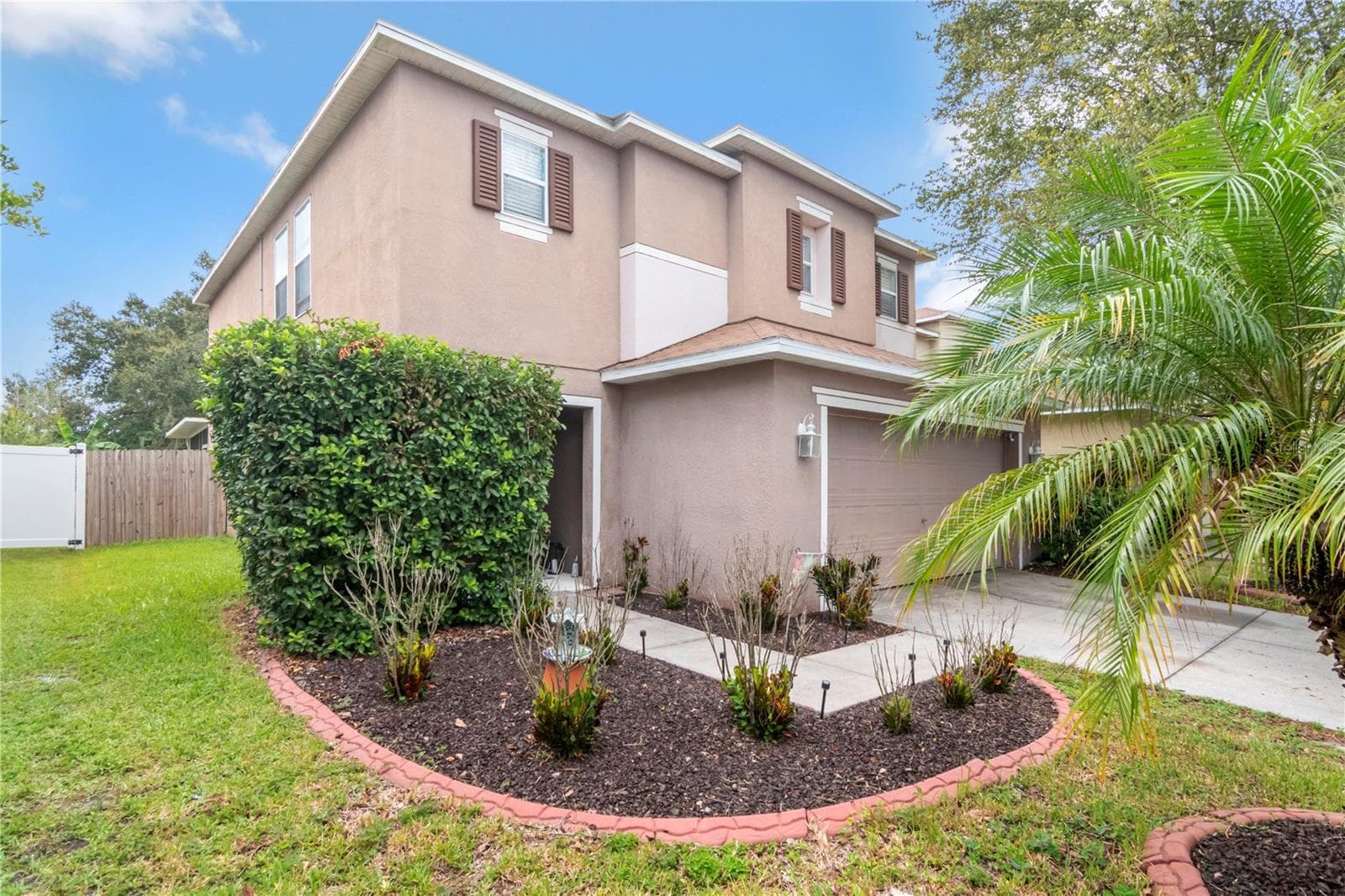 corner of home - 19604 TIMBERBLUFF DR, LAND O LAKES