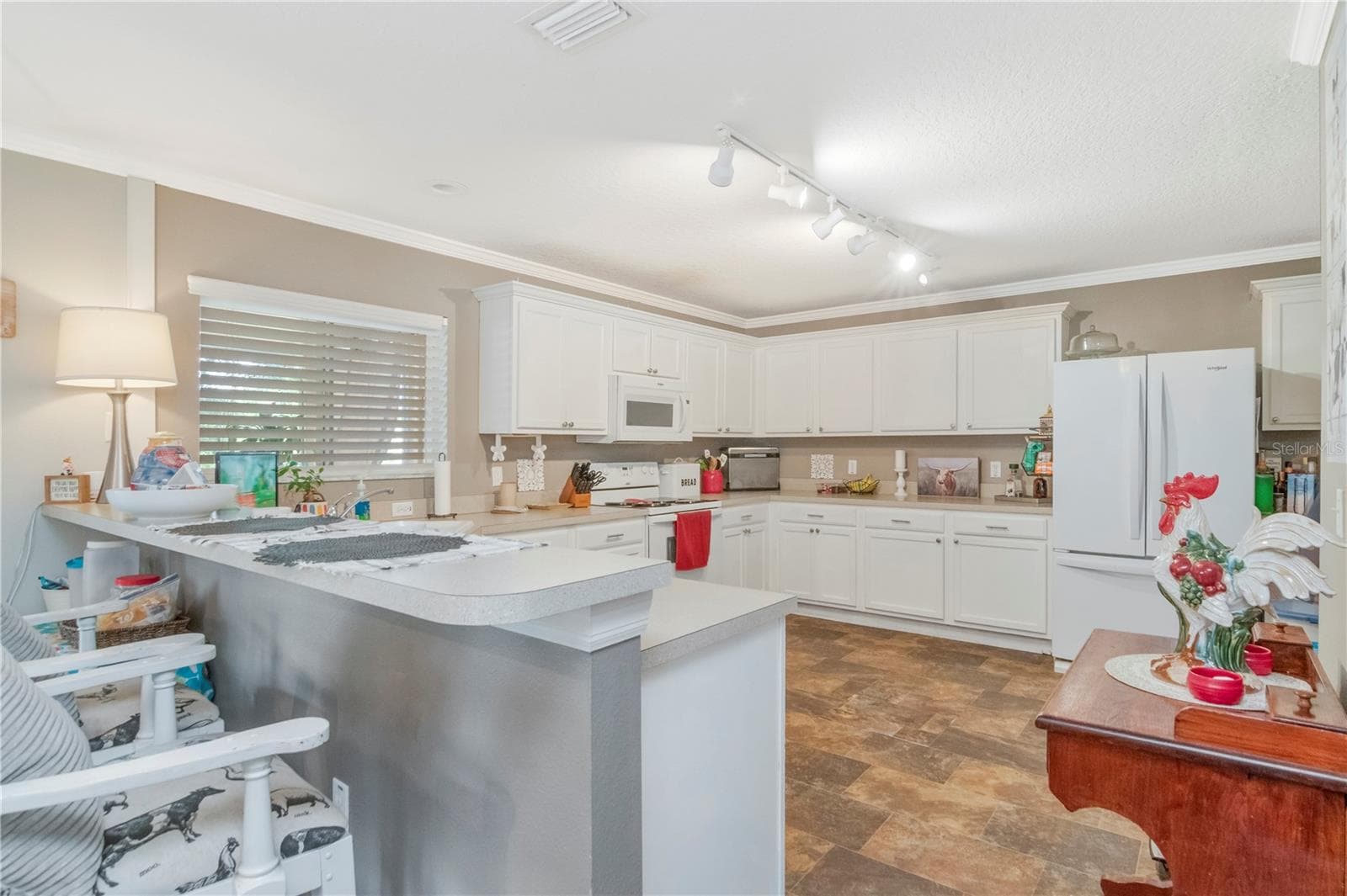 kitchen - 19604 TIMBERBLUFF DR, LAND O LAKES