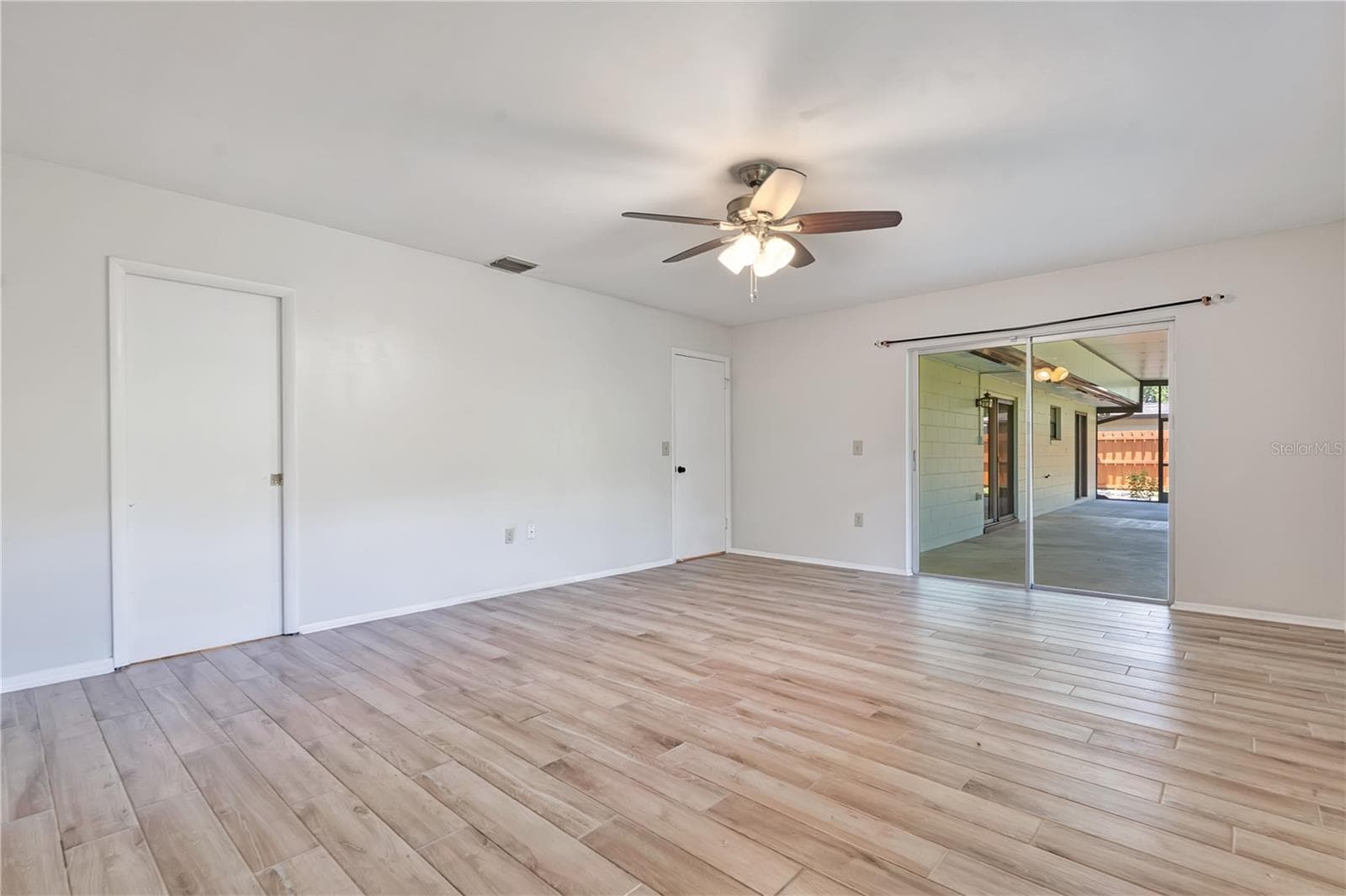 Master Bedroom opens to the screened patio. - 3823 QUANDO DR, BELLE ISLE