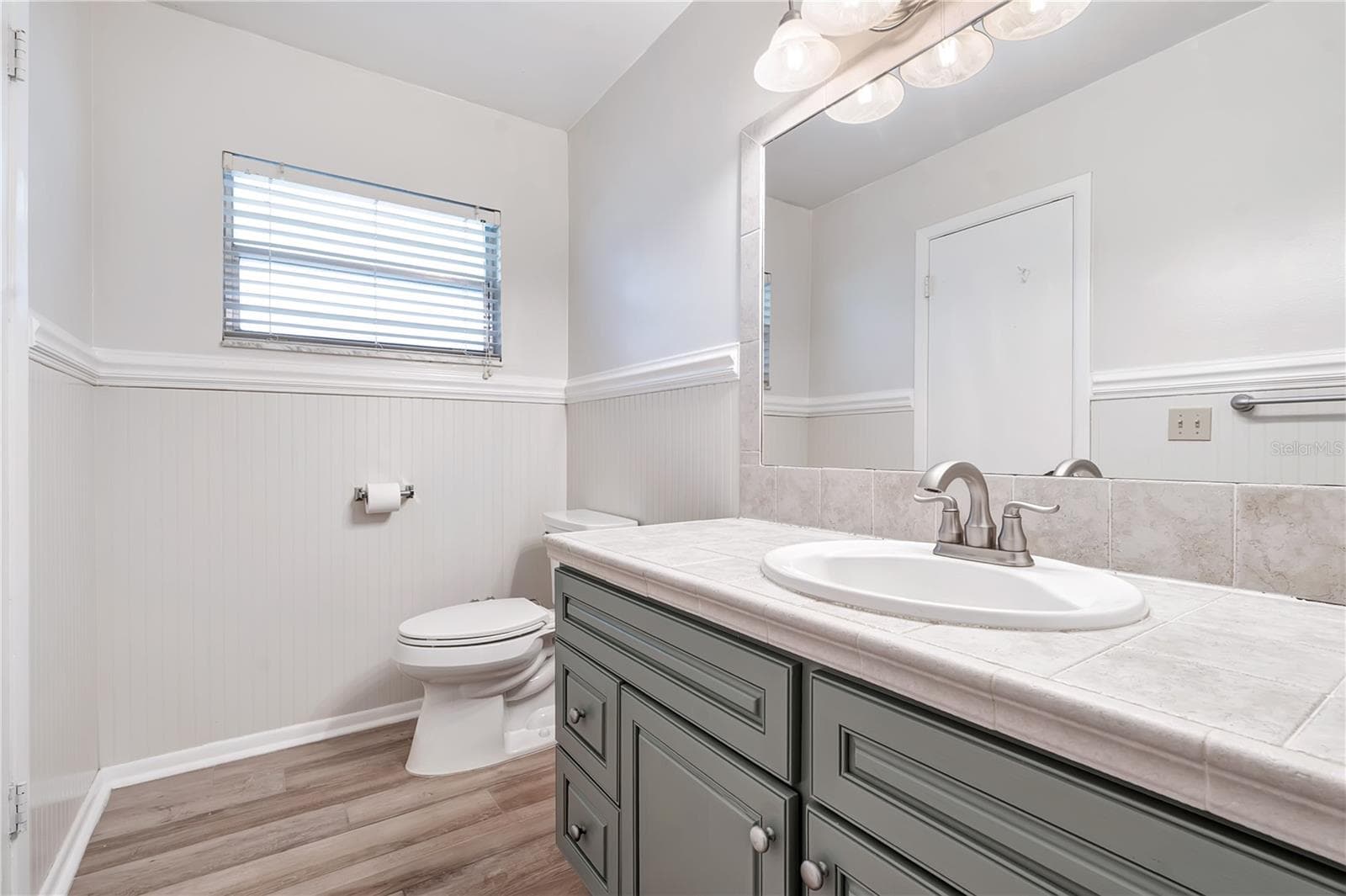 Master bath - 3823 QUANDO DR, BELLE ISLE