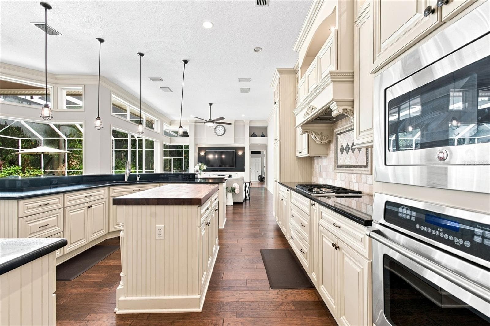 Single Family Residence at 9212 PINE ISLAND CT, TAMPA, photo 14 of 111