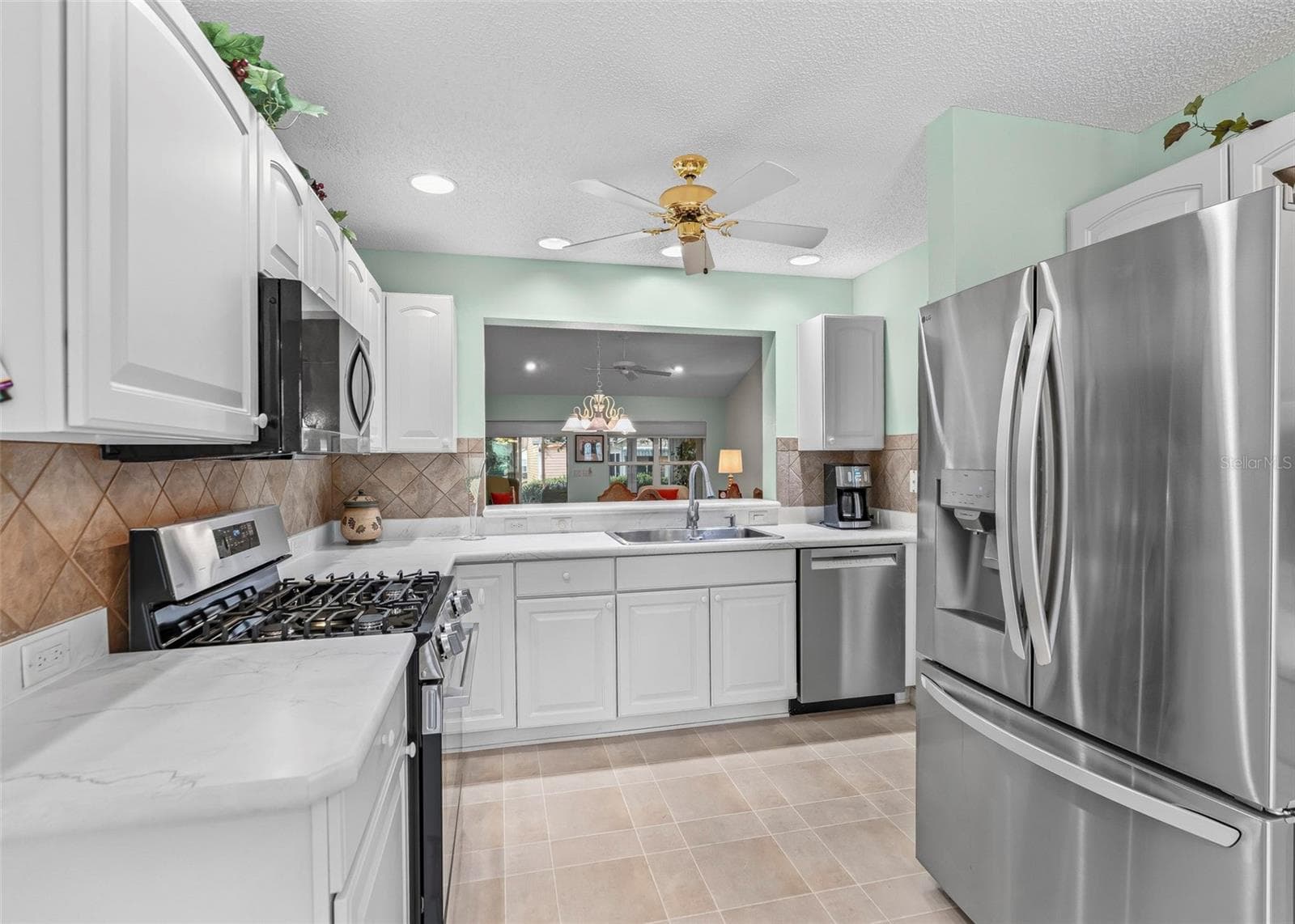 newly updated kitchen - 8368 SE 176TH LAWSON LOOP, THE VILLAGES