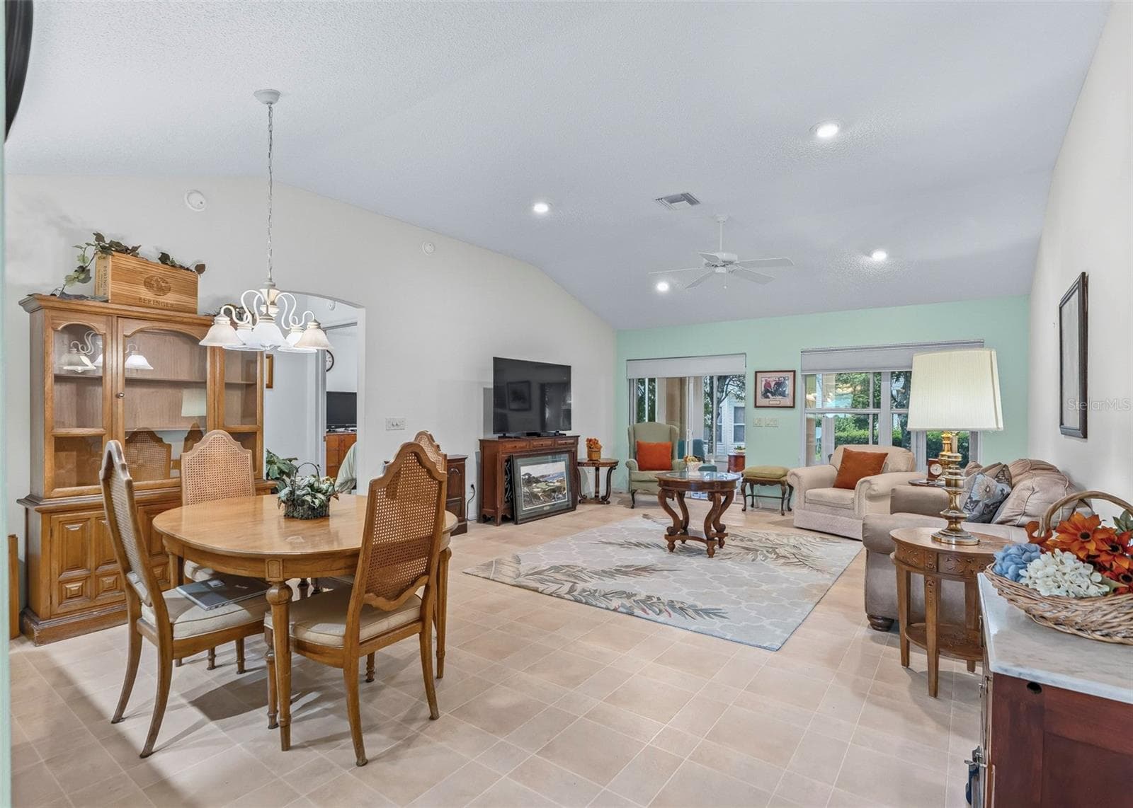 formal dining and open living room - 8368 SE 176TH LAWSON LOOP, THE VILLAGES