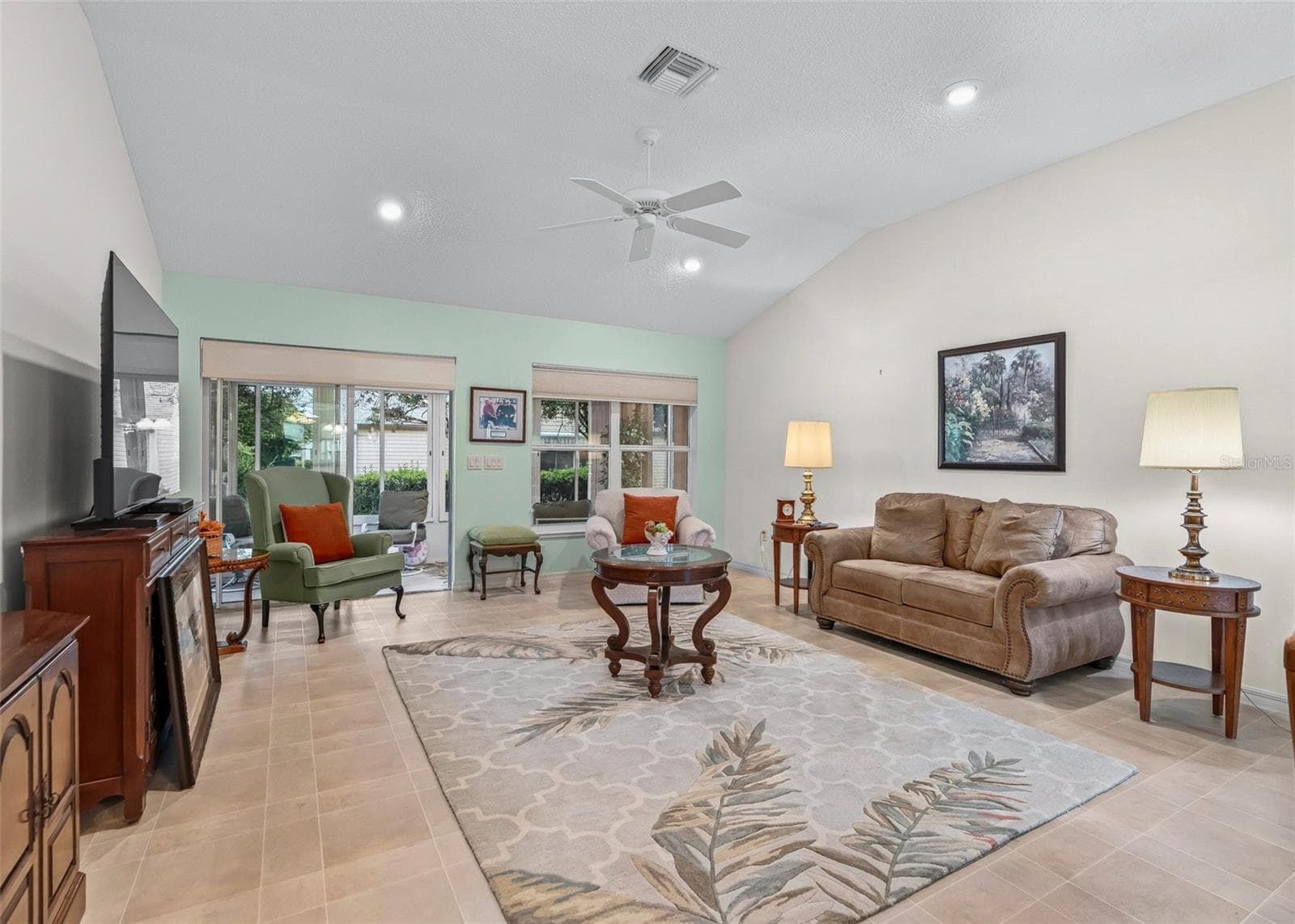 spacious living room - 8368 SE 176TH LAWSON LOOP, THE VILLAGES
