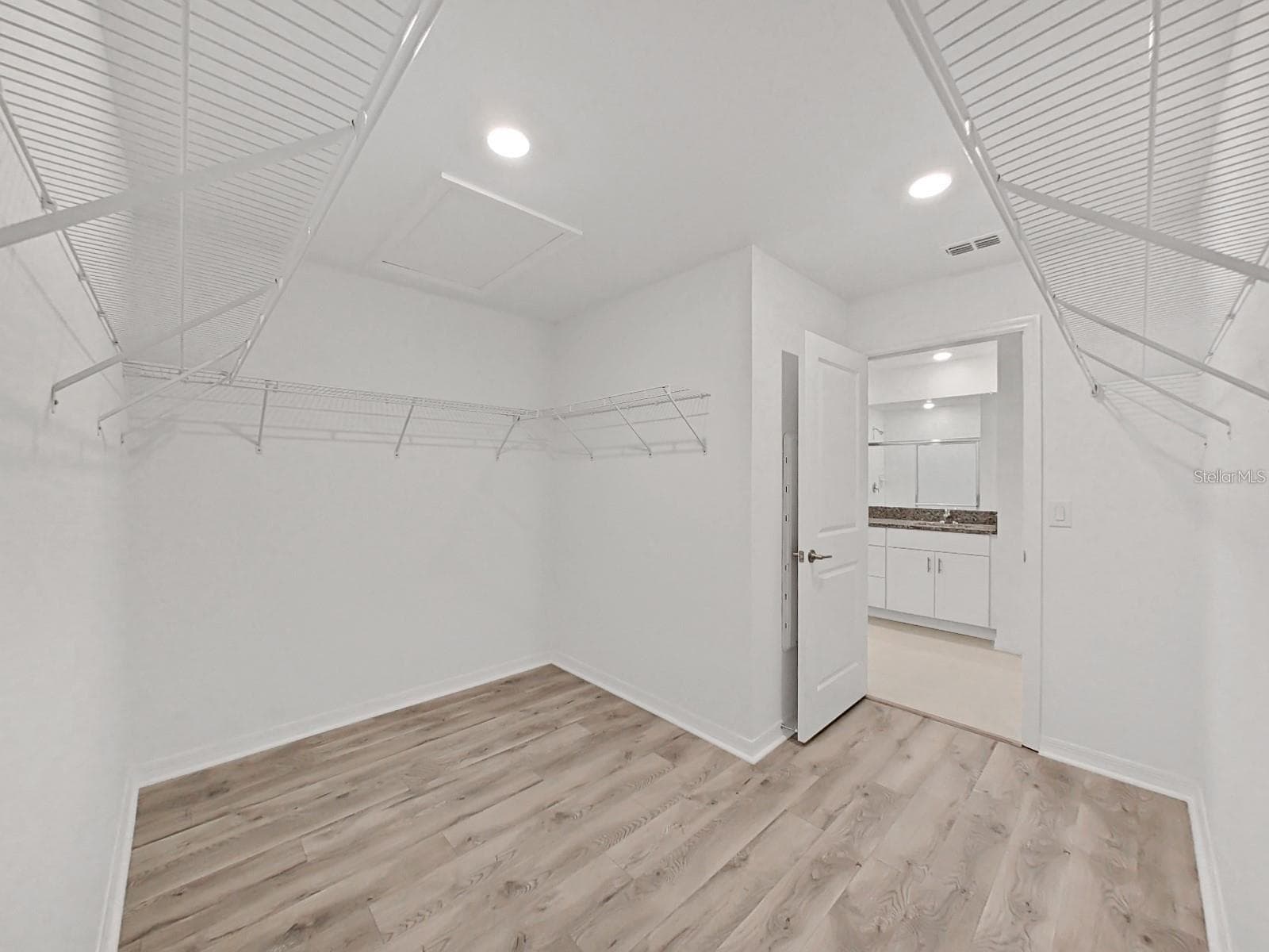 Master Walk In Closet - 36385 FLATS ST, ZEPHYRHILLS