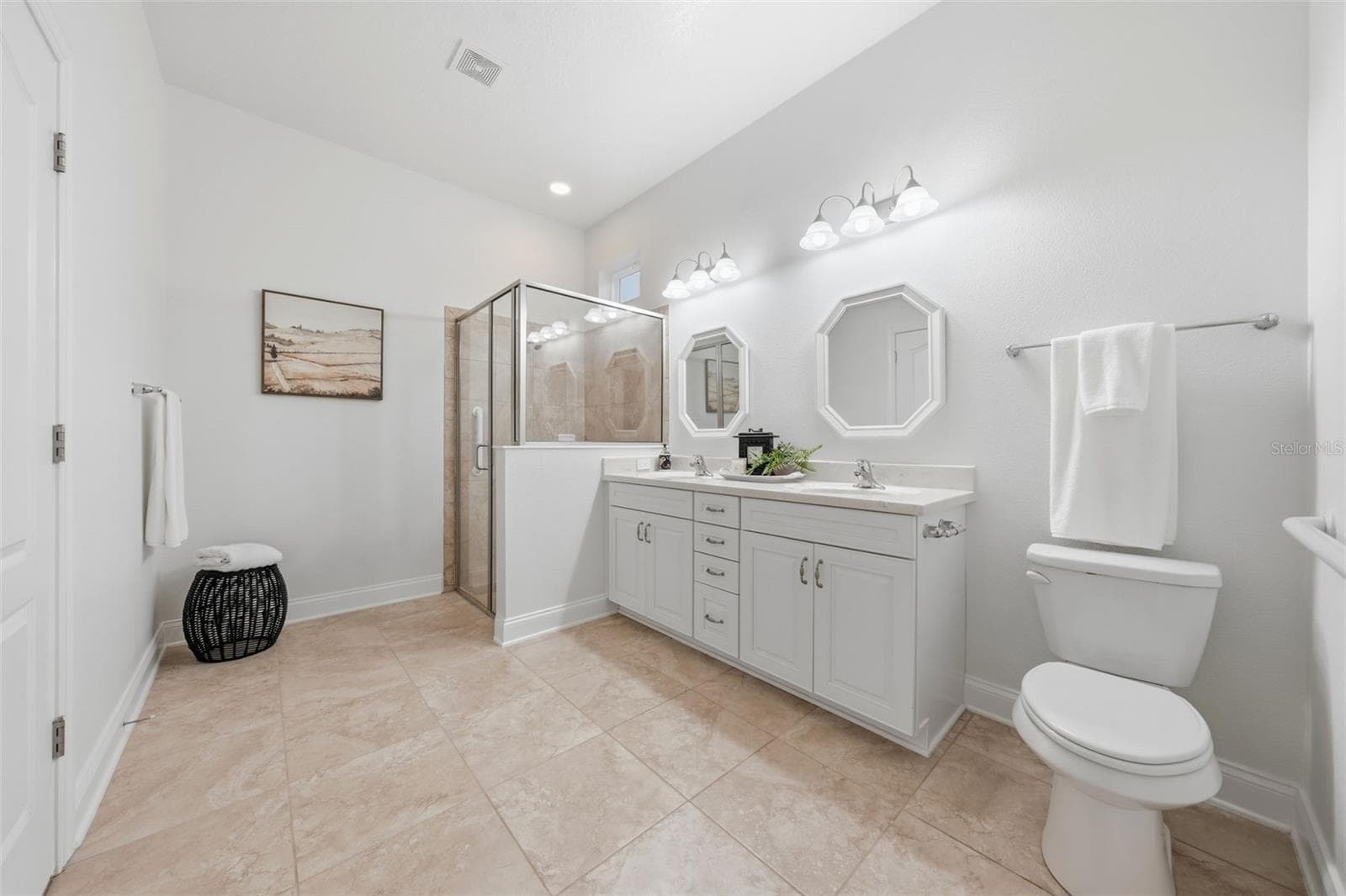 Primary bathroom with tiled walk-in shower - 16716 ABBEY HILL CT, CLERMONT