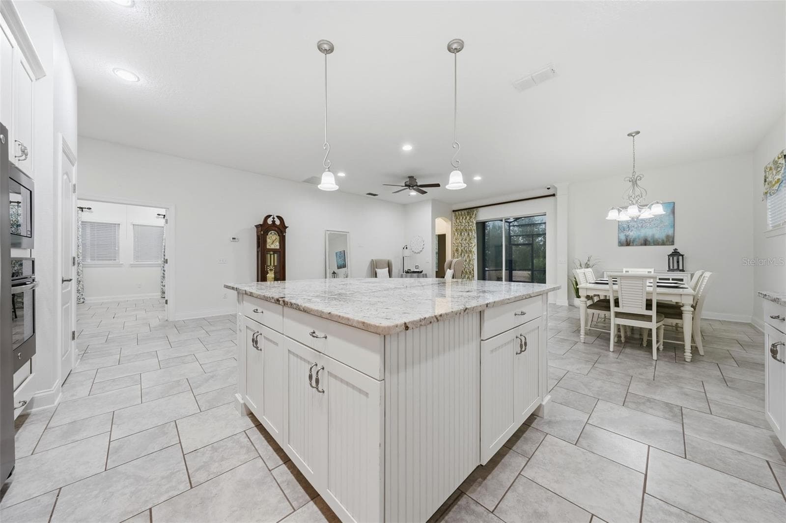 Kitchen offers large Kitchen island - 16716 ABBEY HILL CT, CLERMONT