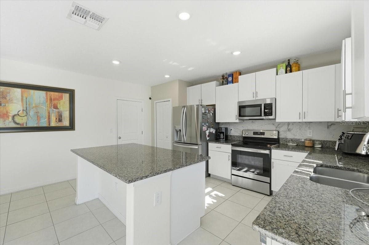 Single Family Residence at 2175 OLD MINING RD, LAKELAND, photo 7 of 57