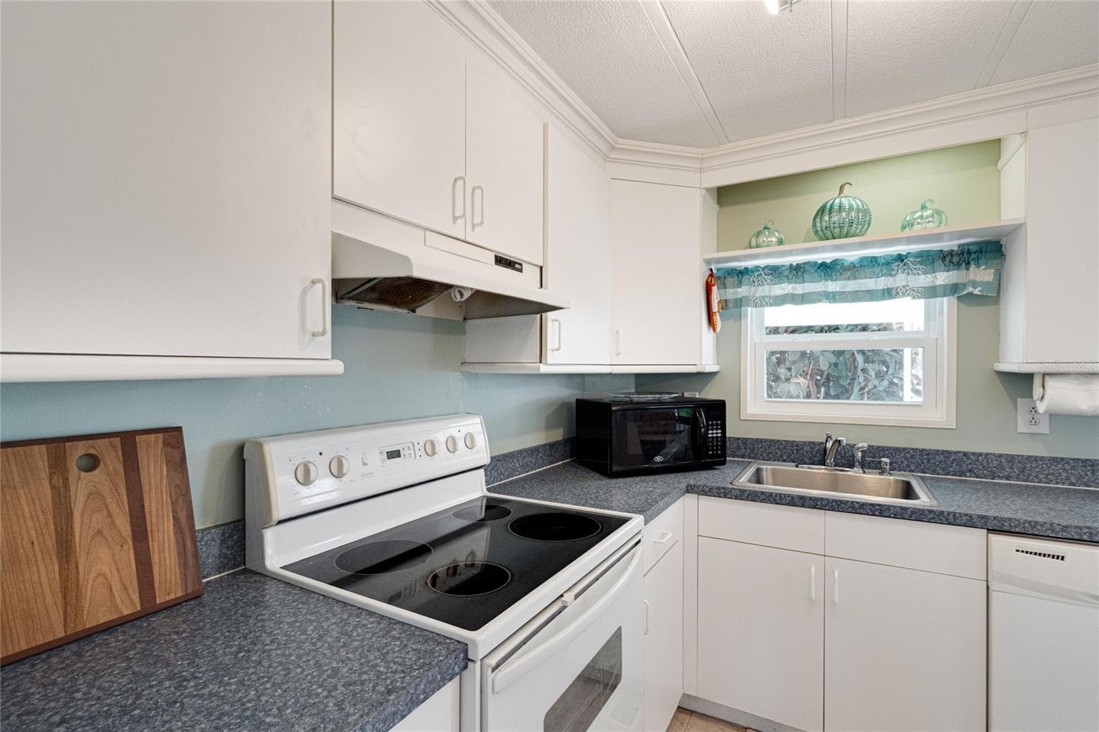 Manufactured Home at 700 FAIRMOUNT DR, NORTH PORT, photo 16 of 49