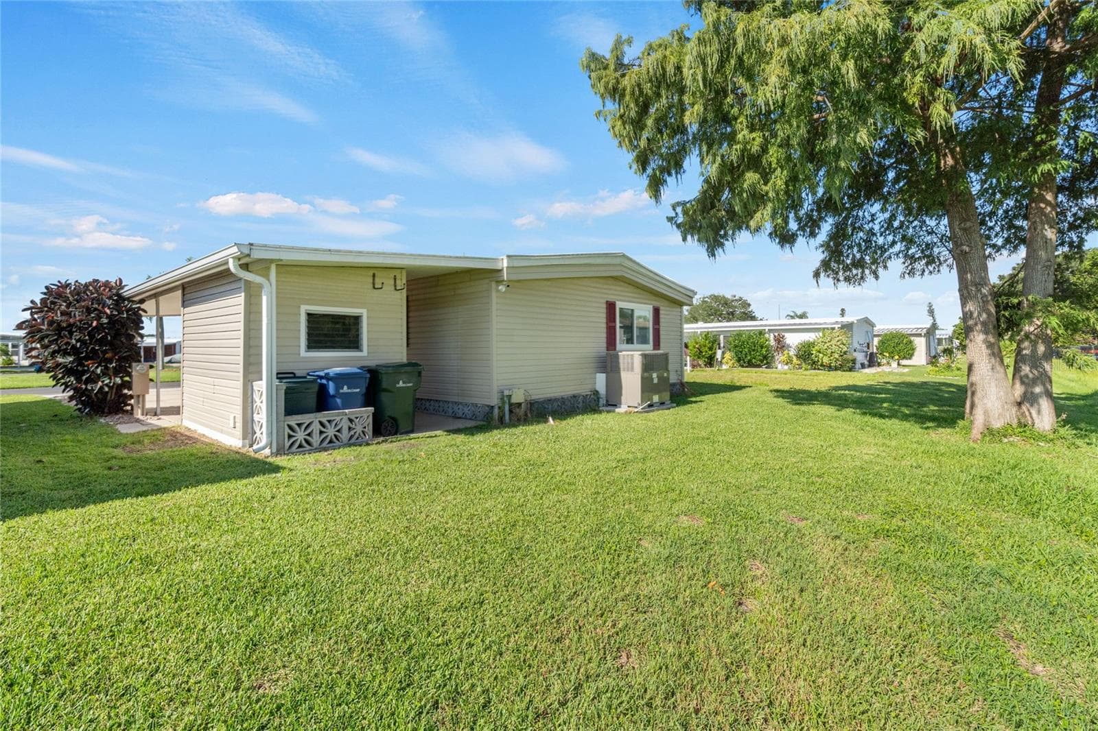 Manufactured Home at 700 FAIRMOUNT DR, NORTH PORT, photo 33 of 49