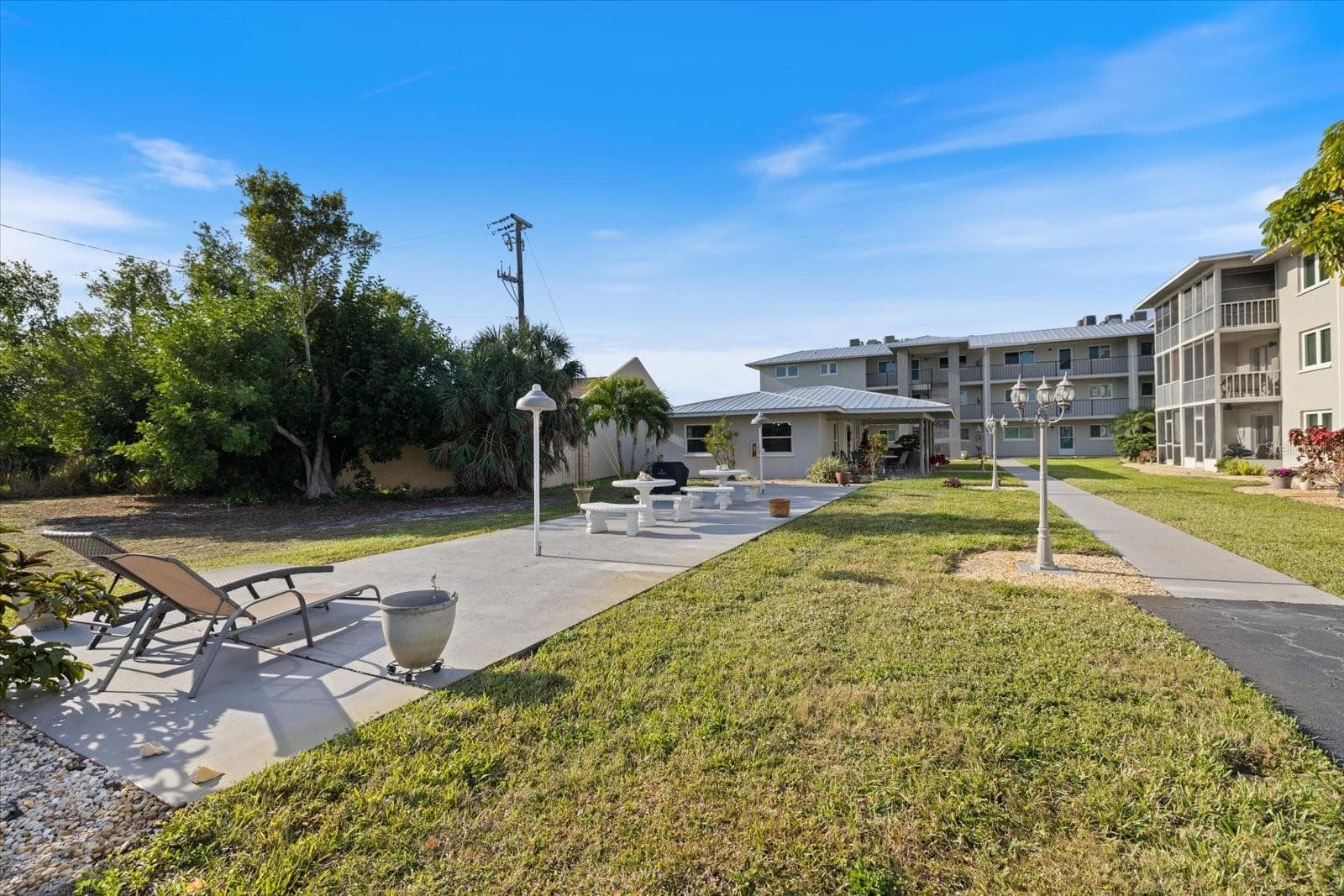 grounds - 649 S TAMIAMI TRL S #304, VENICE