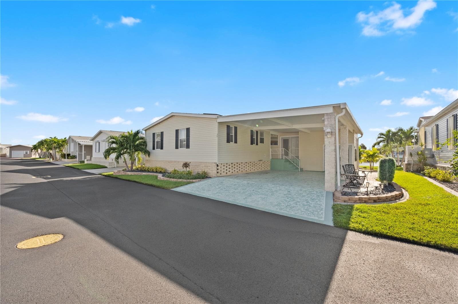 39 EMDEN CIR