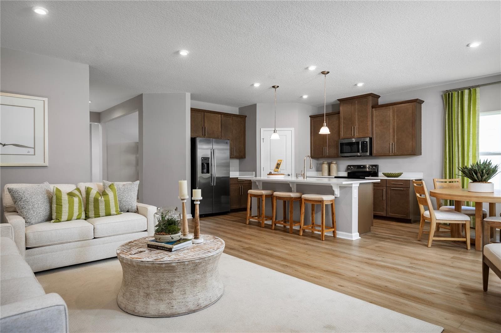 Single Family Residence at 1016 OCEAN LODGE RD, LADY LAKE, photo 3 of 9