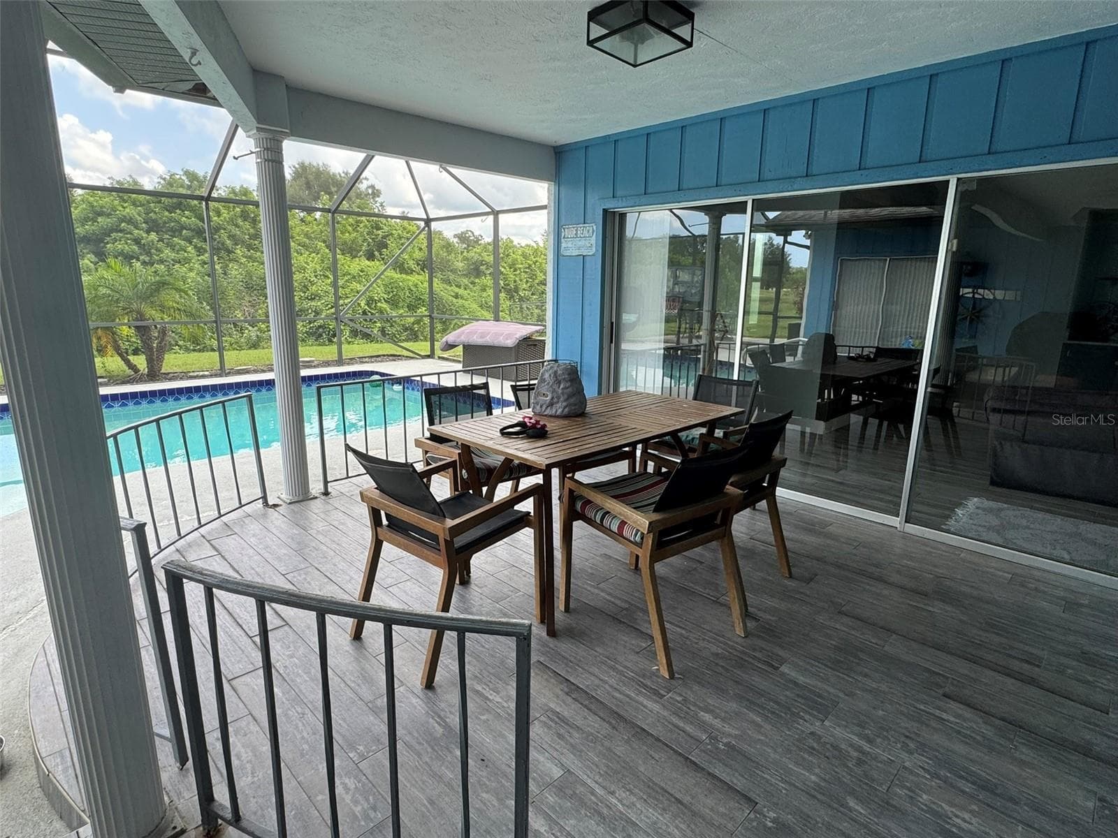 Single Family Residence at 1009 INDIAN HILLS CT, VENICE, photo 12 of 49