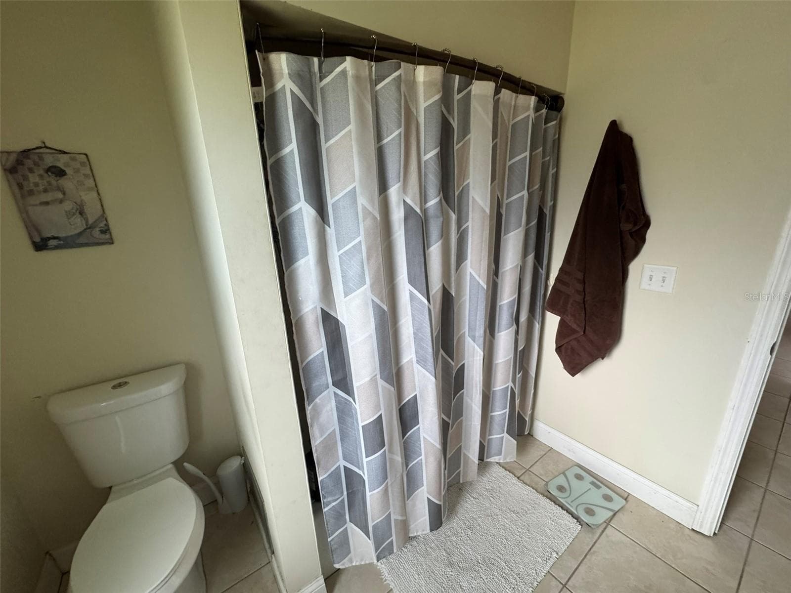 2nd bathroom with tub - 1009 INDIAN HILLS CT, VENICE