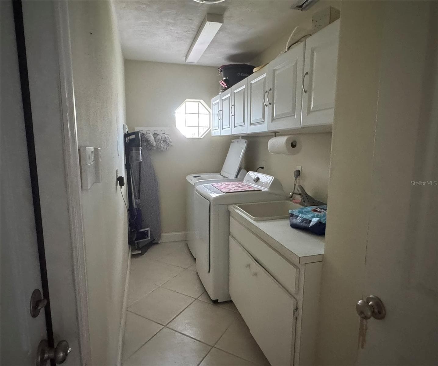 inside laundry room - 1009 INDIAN HILLS CT, VENICE
