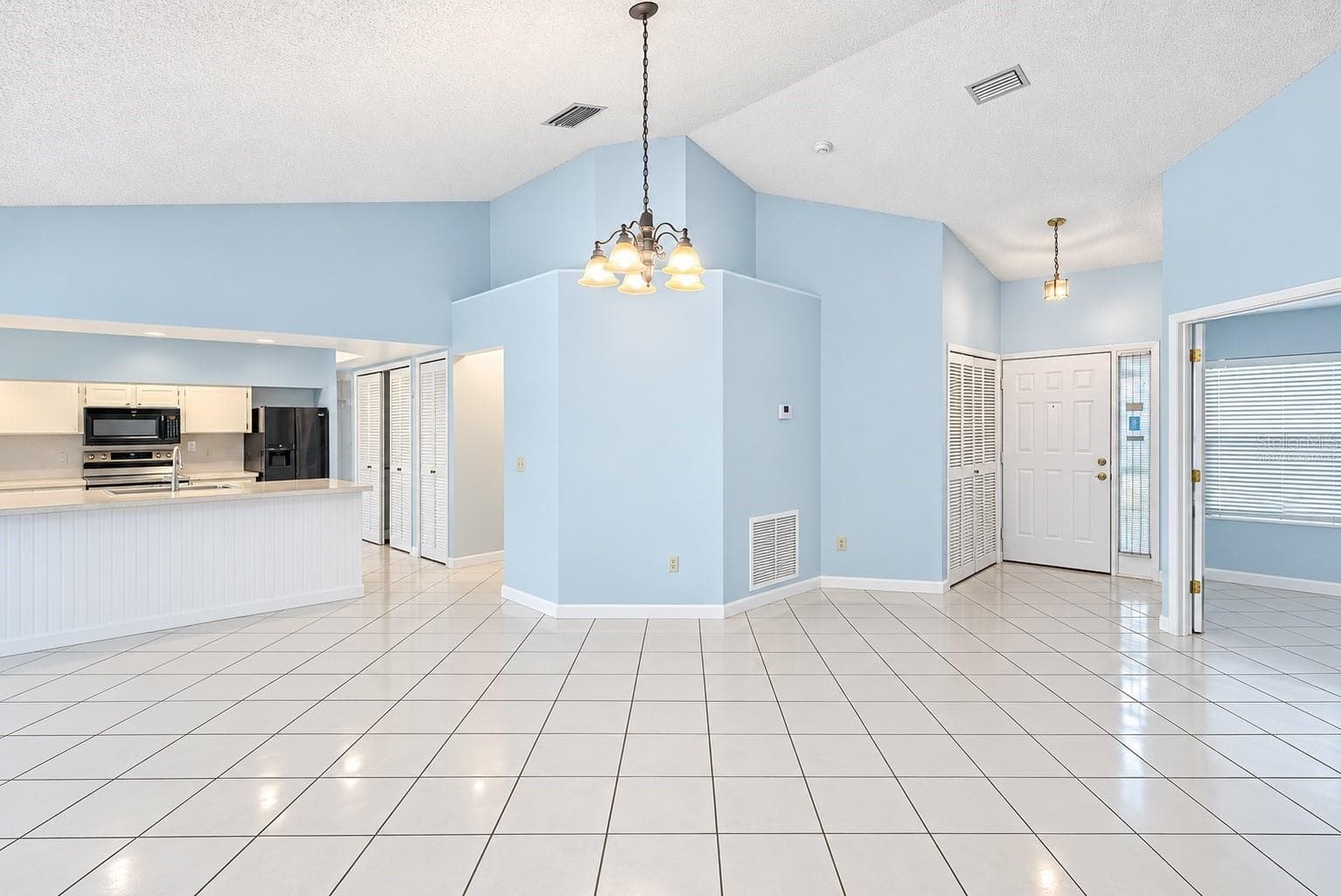 Virtually staged to show room empty and painted - 1606 DUSTY ROSE LN, BRANDON