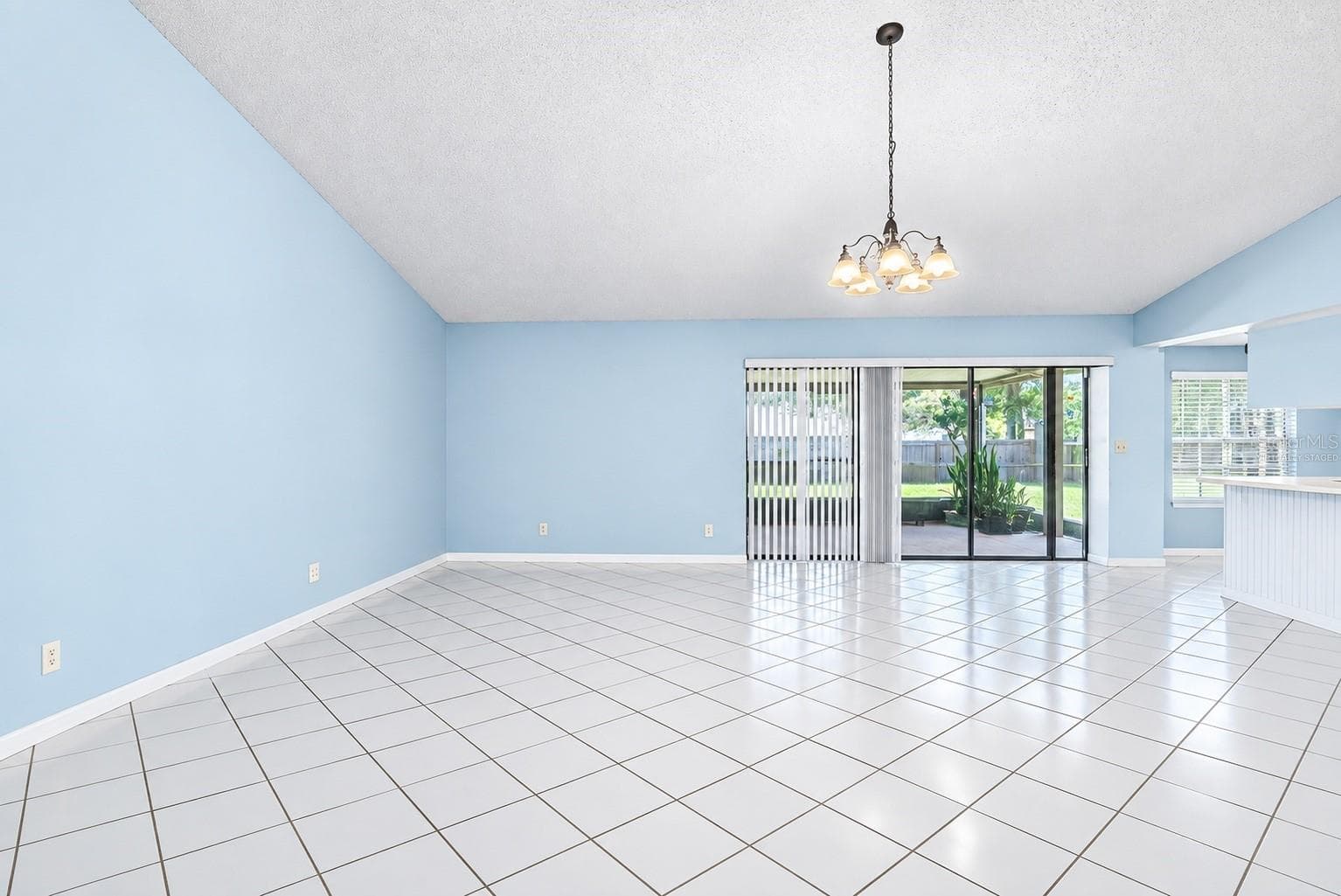 Virtually staged to show room empty and painted - 1606 DUSTY ROSE LN, BRANDON