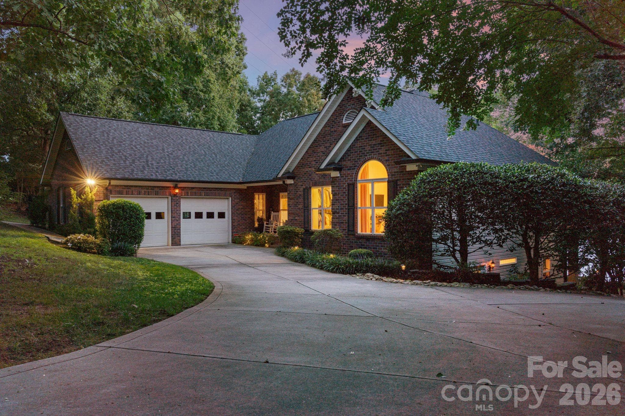 Single Family Residence at 172 Mariner Pointe Lane, Mooresville, photo 4 of 48