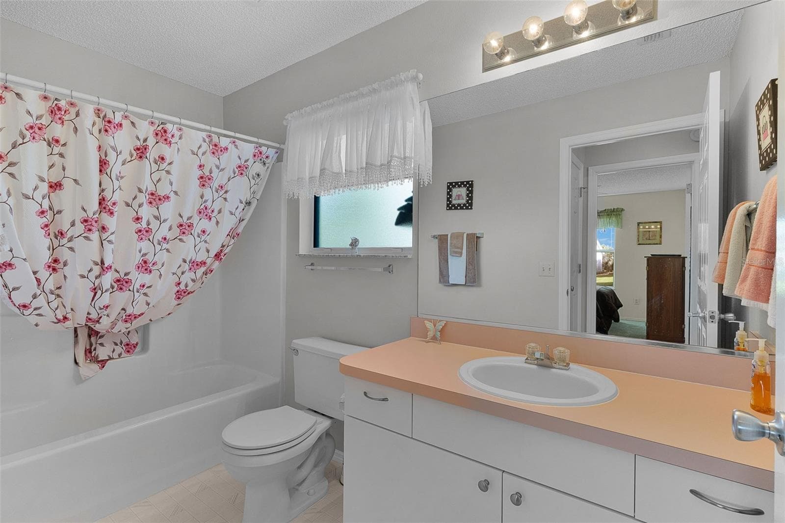 Guest Bath - 2018 CASTANO PL, THE VILLAGES