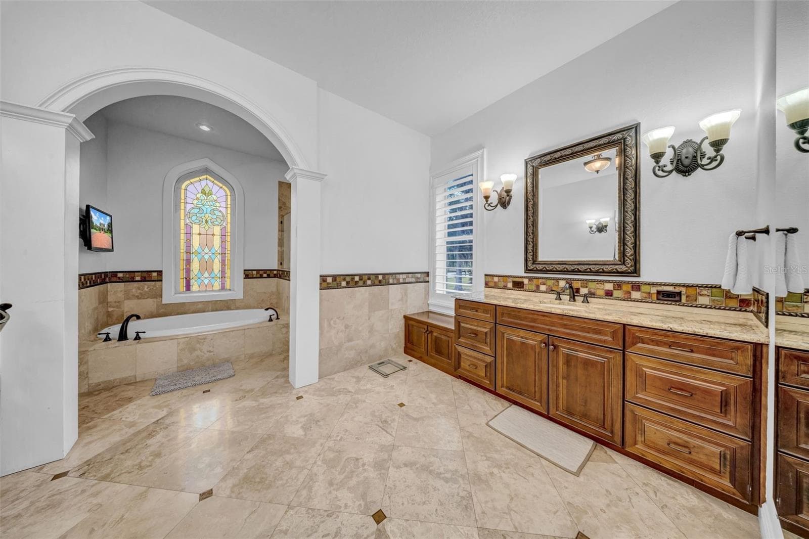 Master Bath - 17930 DORMAN RD, LITHIA