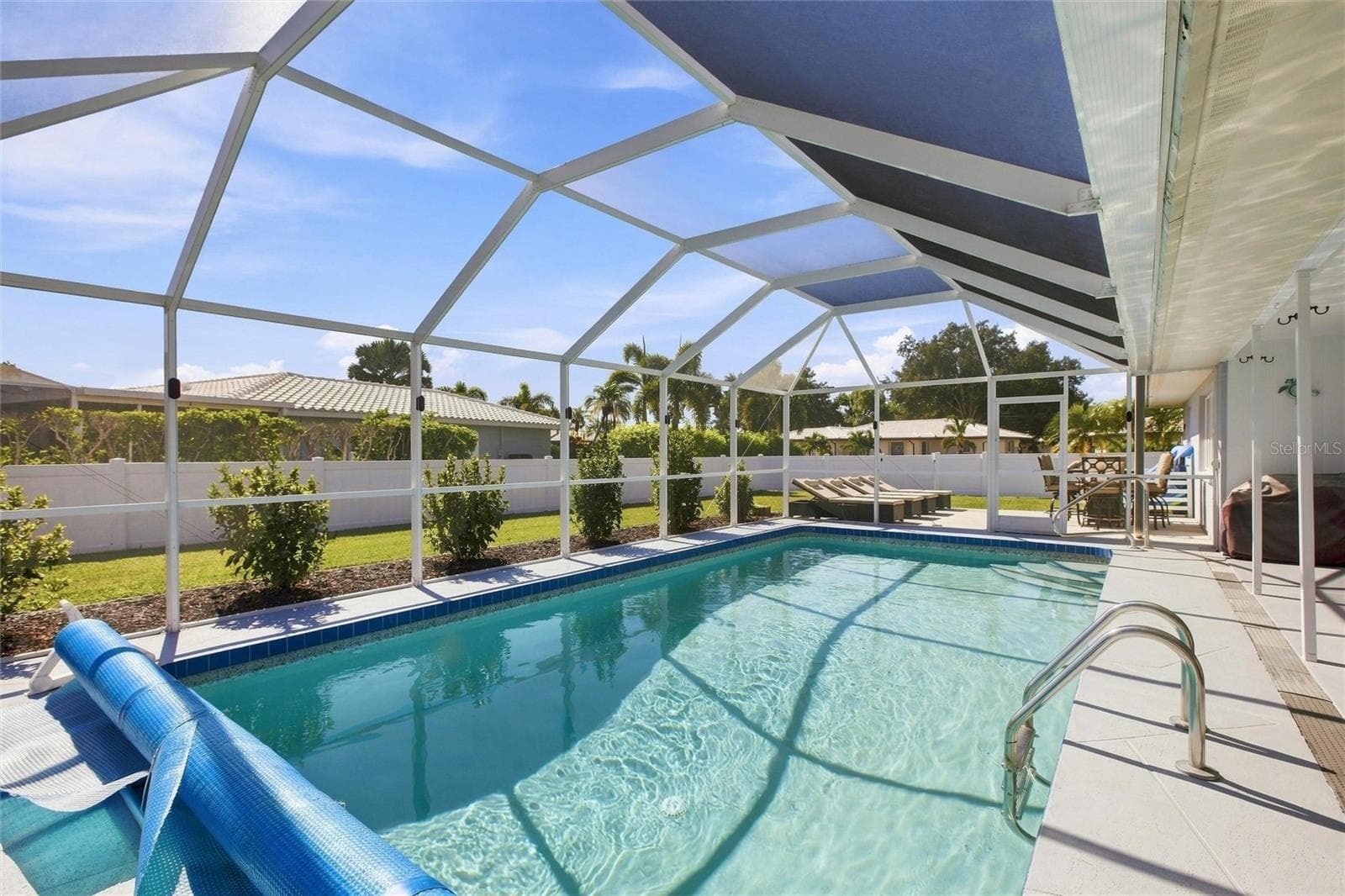 Screened lanai with gas heated pool - 302 DEGAS DR, NOKOMIS